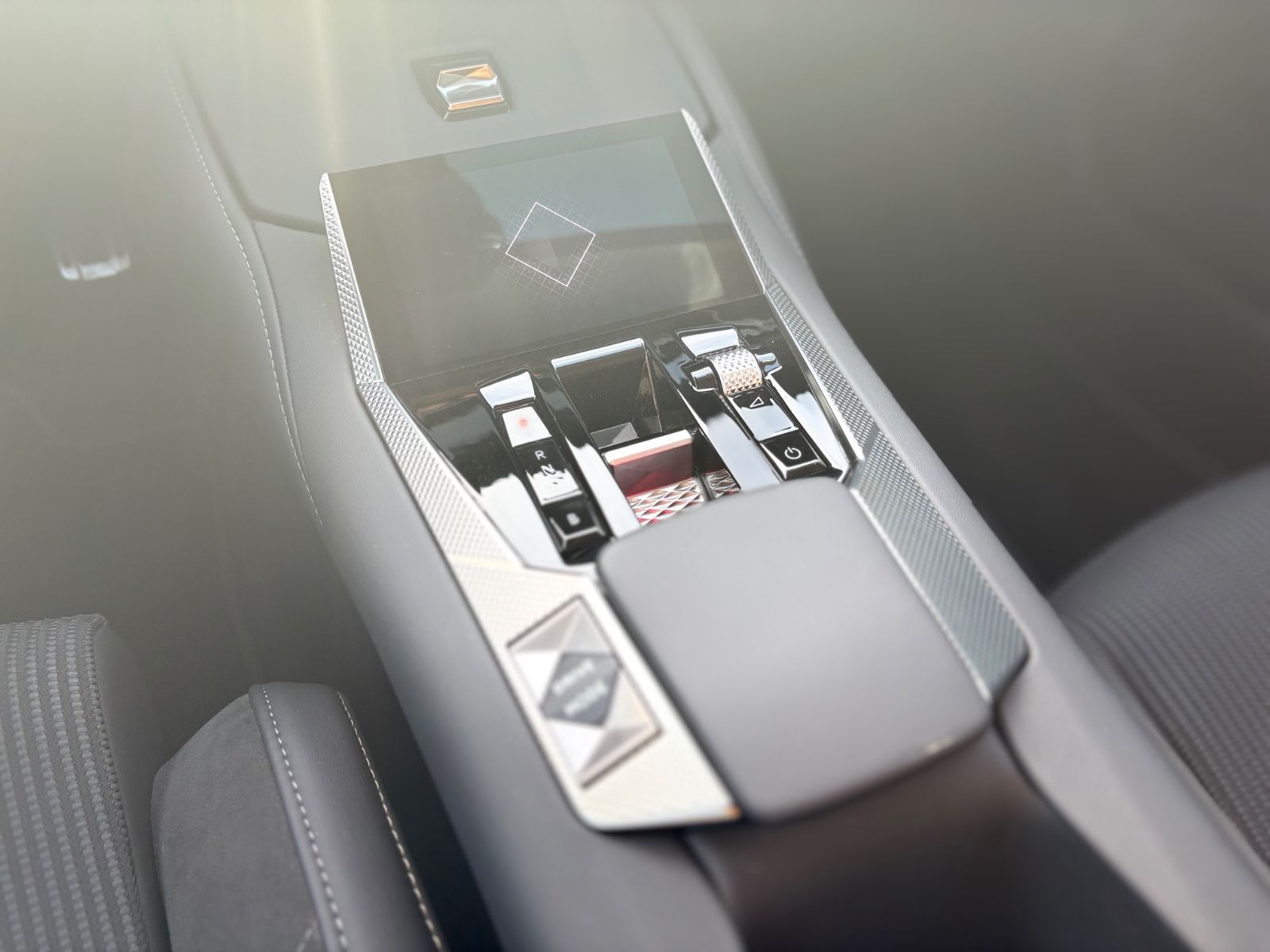 Fahrzeugabbildung DS Automobiles DS4 E-TENSE ÉTOILE *ALCANTARA PAKET*NAVI*R-KAM*