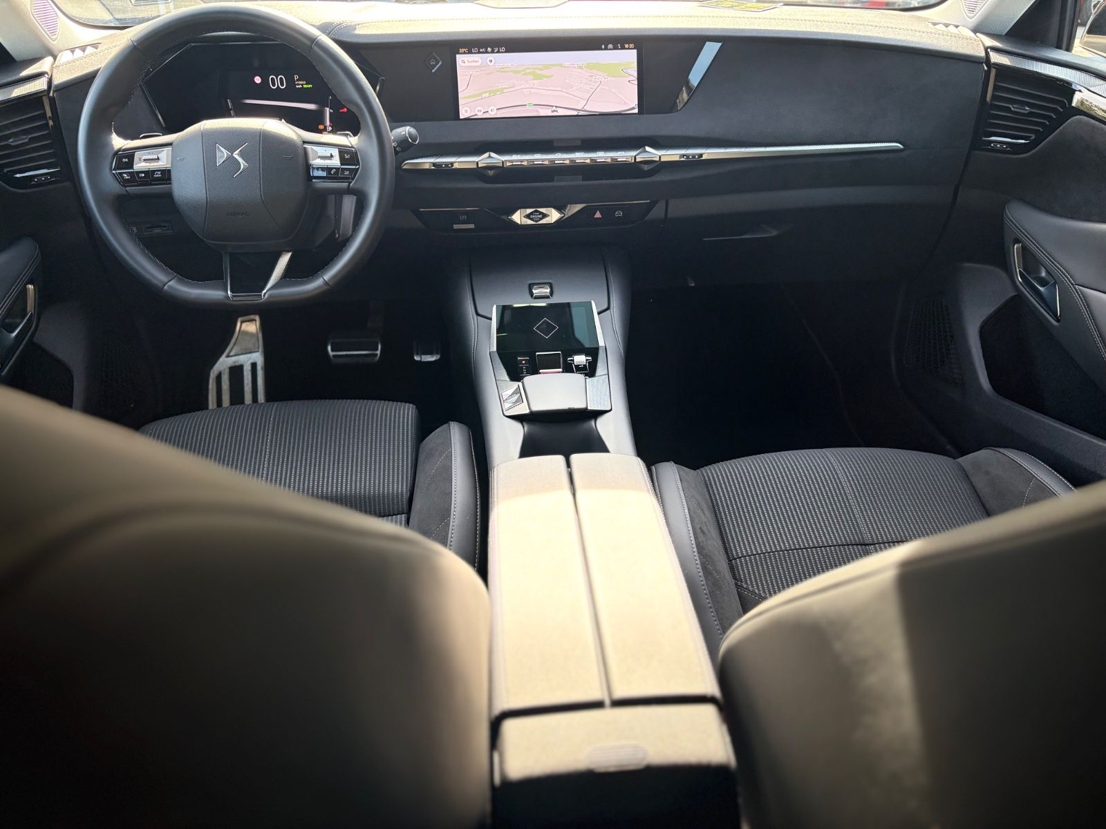 Fahrzeugabbildung DS Automobiles DS4 E-TENSE ÉTOILE *ALCANTARA PAKET*NAVI*R-KAM*