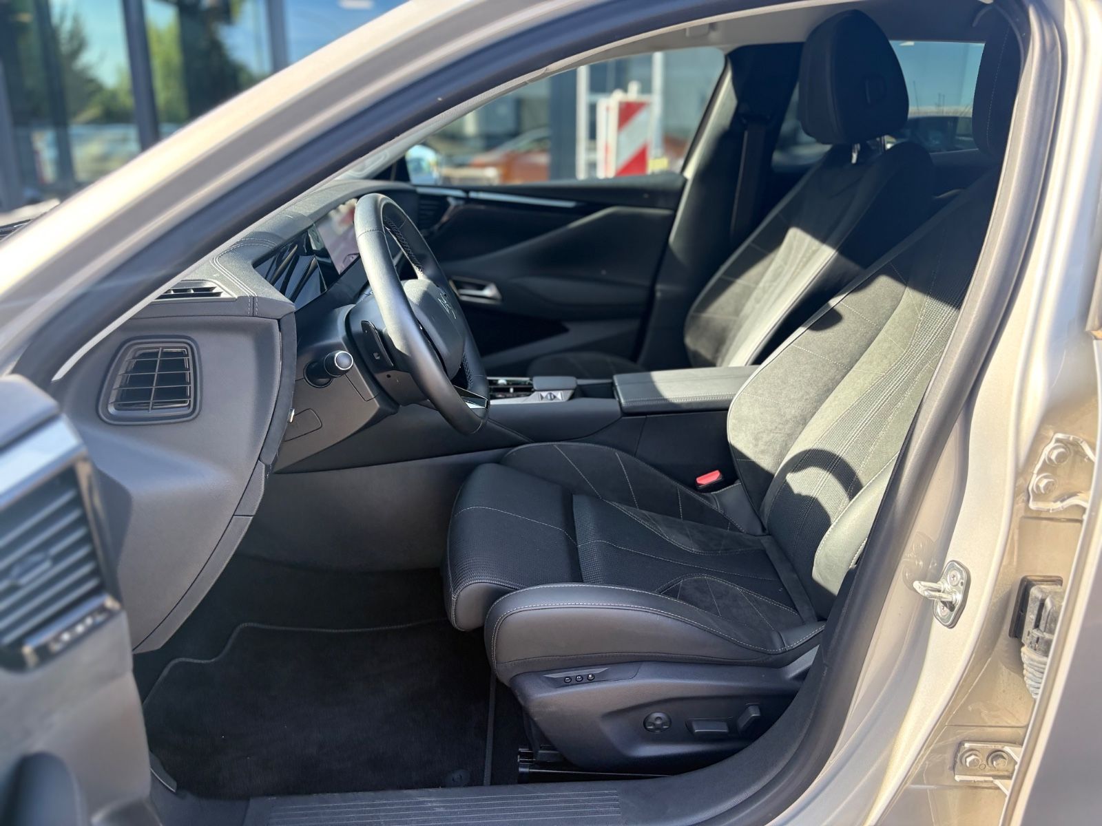 Fahrzeugabbildung DS Automobiles DS4 E-TENSE ÉTOILE *ALCANTARA PAKET*NAVI*R-KAM*