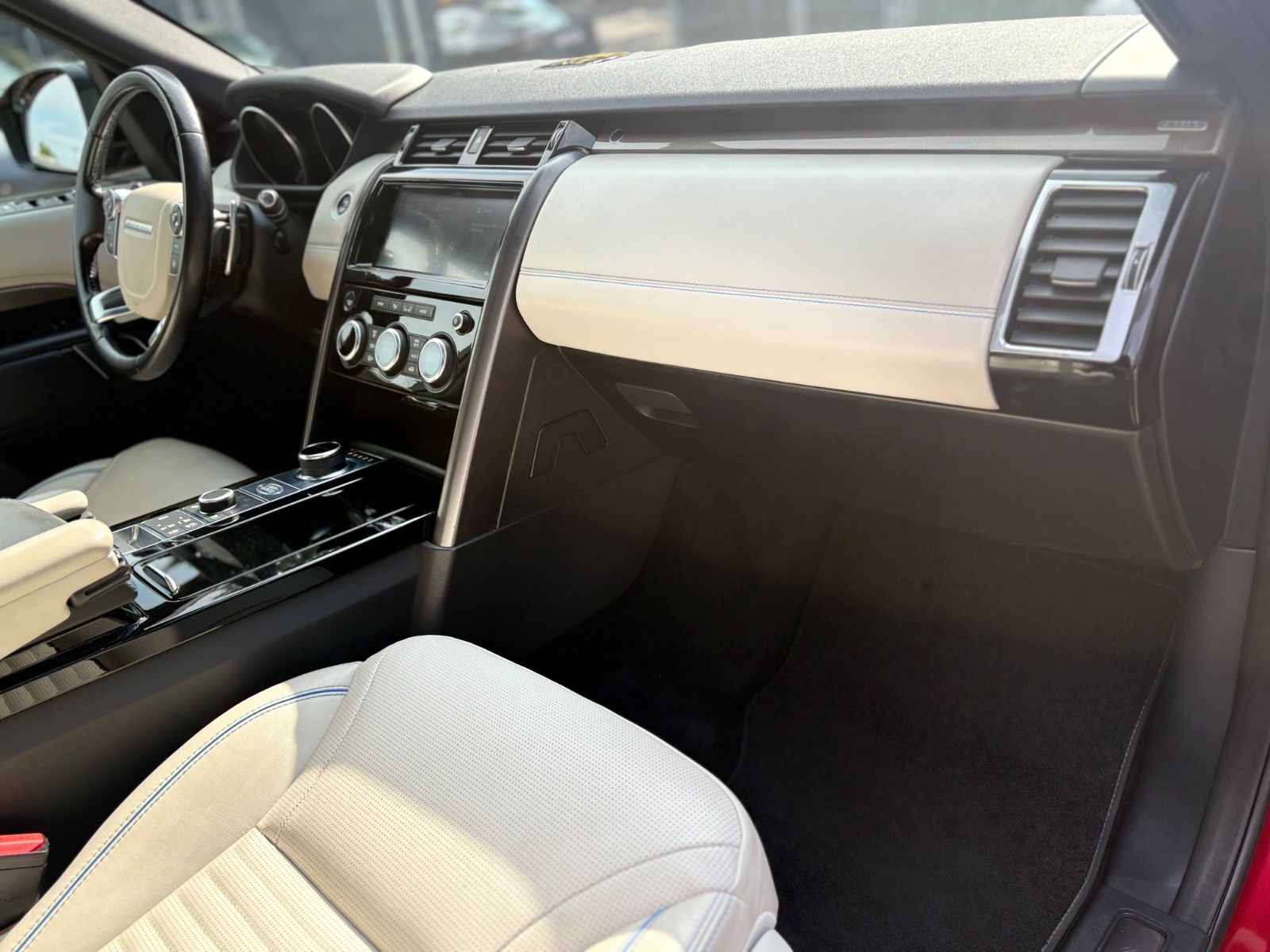 Fahrzeugabbildung Land Rover DISCOVERY HSE DYNAMIC*2.HD*LUFT*4X SHZ*7 SITZER*