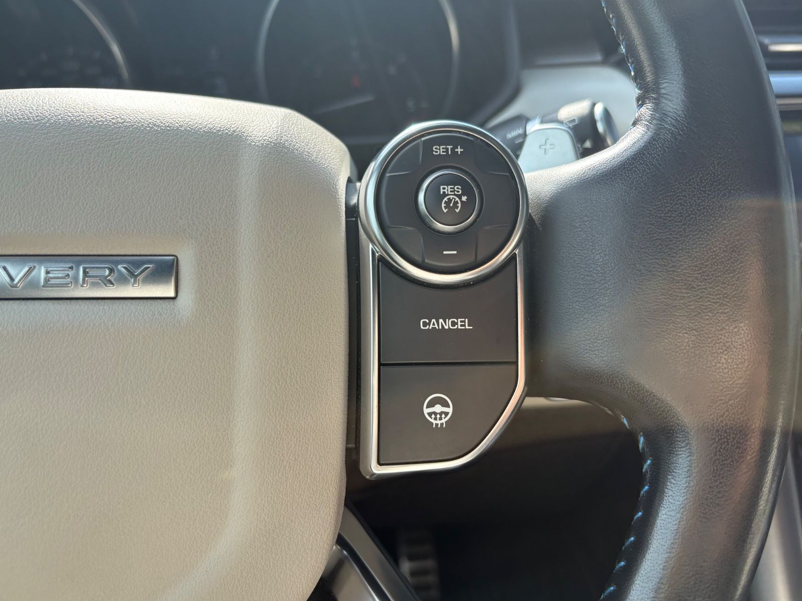 Fahrzeugabbildung Land Rover DISCOVERY HSE DYNAMIC*2.HD*LUFT*4X SHZ*7 SITZER*