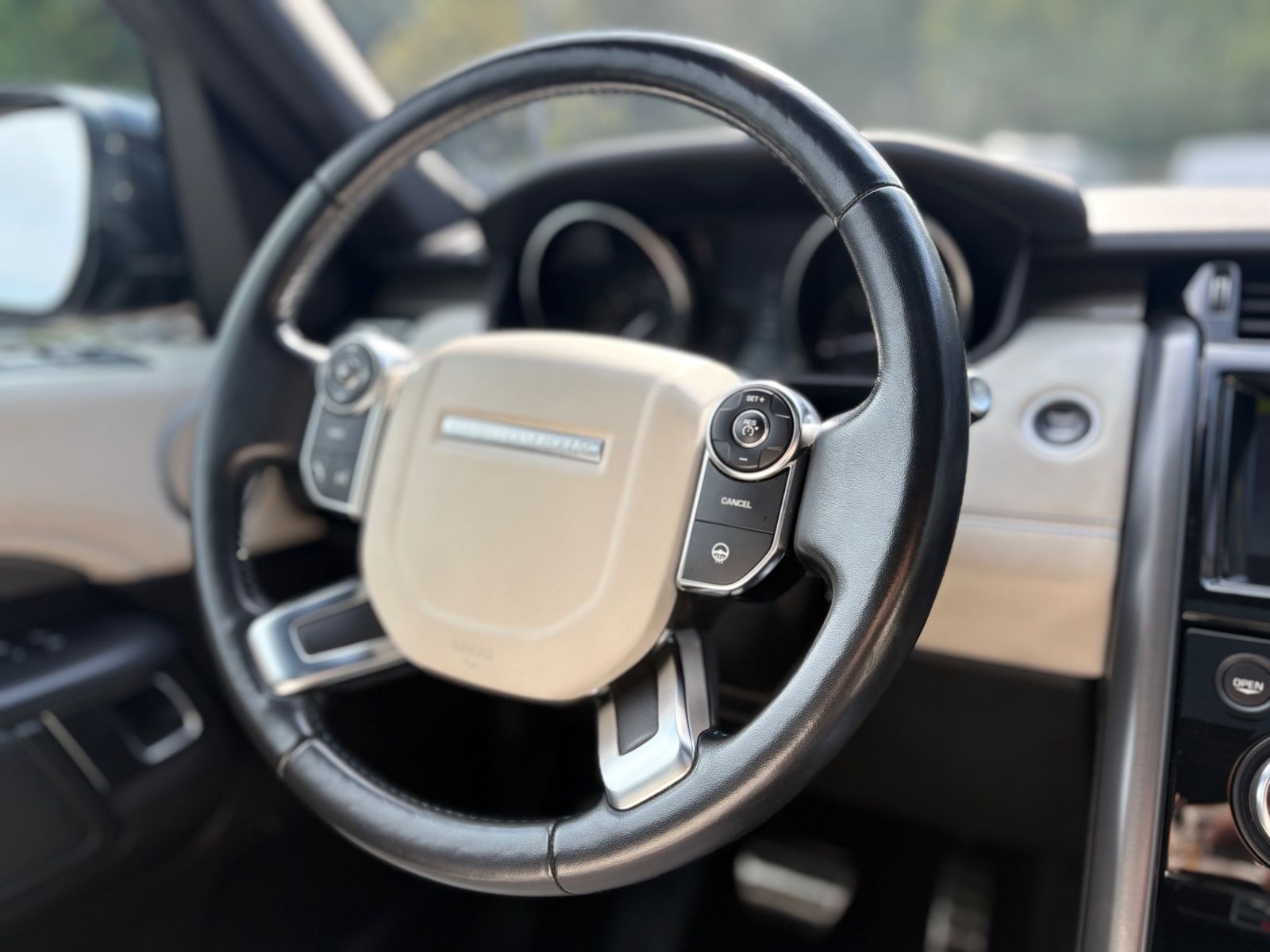 Fahrzeugabbildung Land Rover DISCOVERY HSE DYNAMIC*2.HD*LUFT*4X SHZ*7 SITZER*