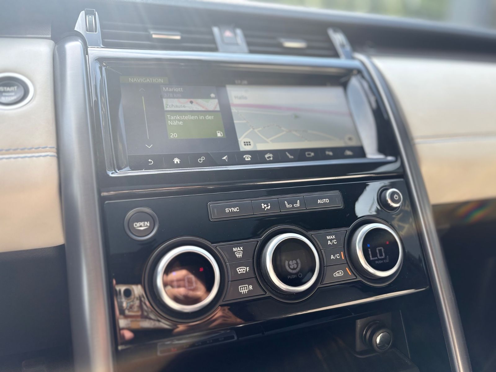 Fahrzeugabbildung Land Rover DISCOVERY HSE DYNAMIC*2.HD*LUFT*4X SHZ*7 SITZER*