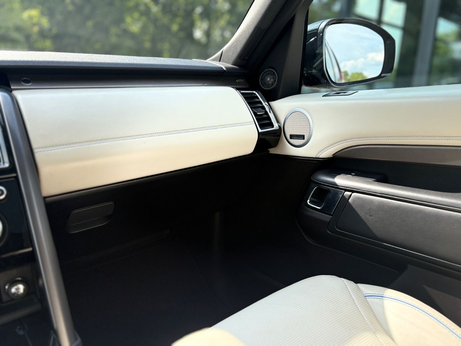 Fahrzeugabbildung Land Rover DISCOVERY HSE DYNAMIC*2.HD*LUFT*4X SHZ*7 SITZER*