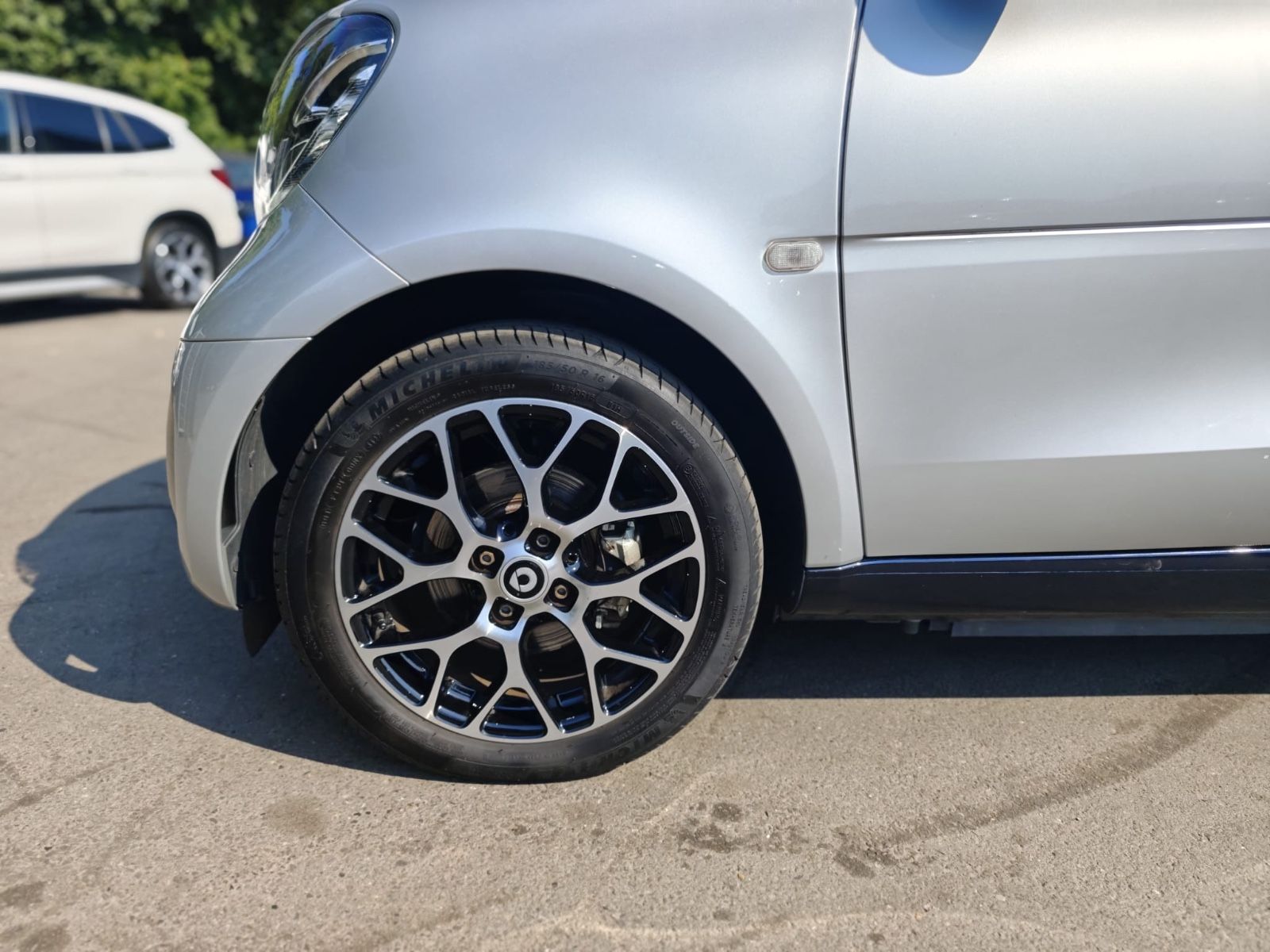 Fahrzeugabbildung Smart FORTWO CABRIO EQ*PRIME*LEDER*KAMERA*2.HD*MOPF*