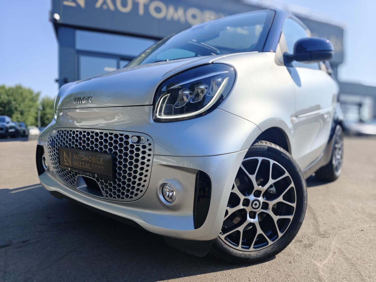 Fahrzeugabbildung Smart FORTWO CABRIO EQ*PRIME*LEDER*KAMERA*2.HD*MOPF*