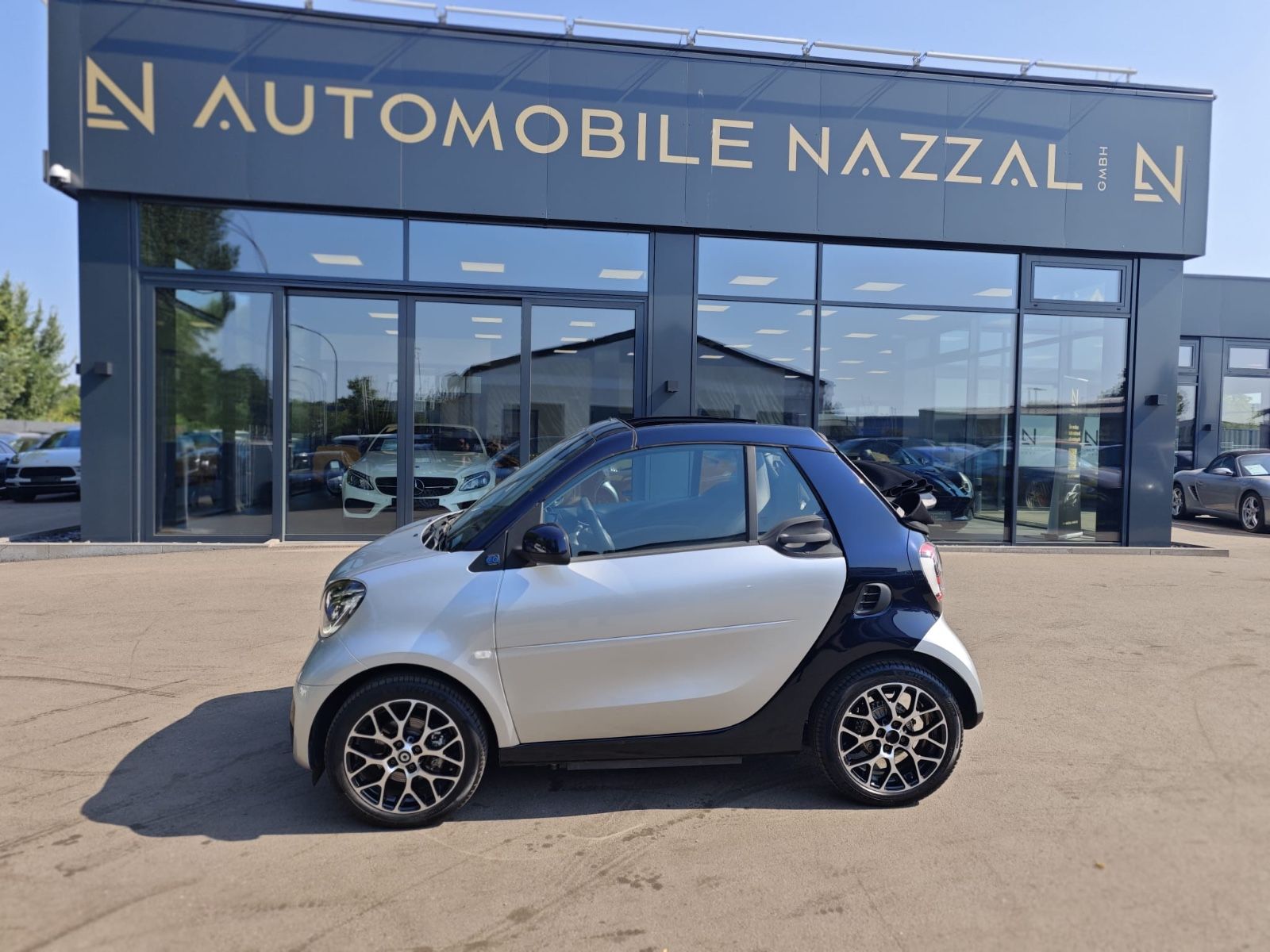 Fahrzeugabbildung Smart FORTWO CABRIO EQ*PRIME*LEDER*KAMERA*2.HD*MOPF*
