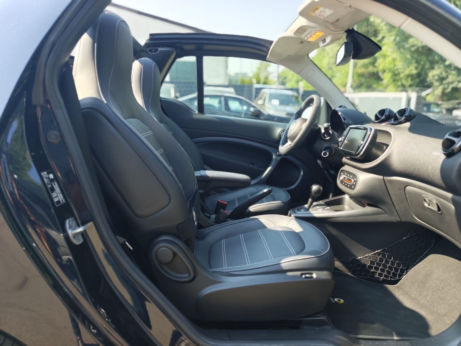 Fahrzeugabbildung Smart FORTWO CABRIO EQ*PRIME*LEDER*KAMERA*2.HD*MOPF*