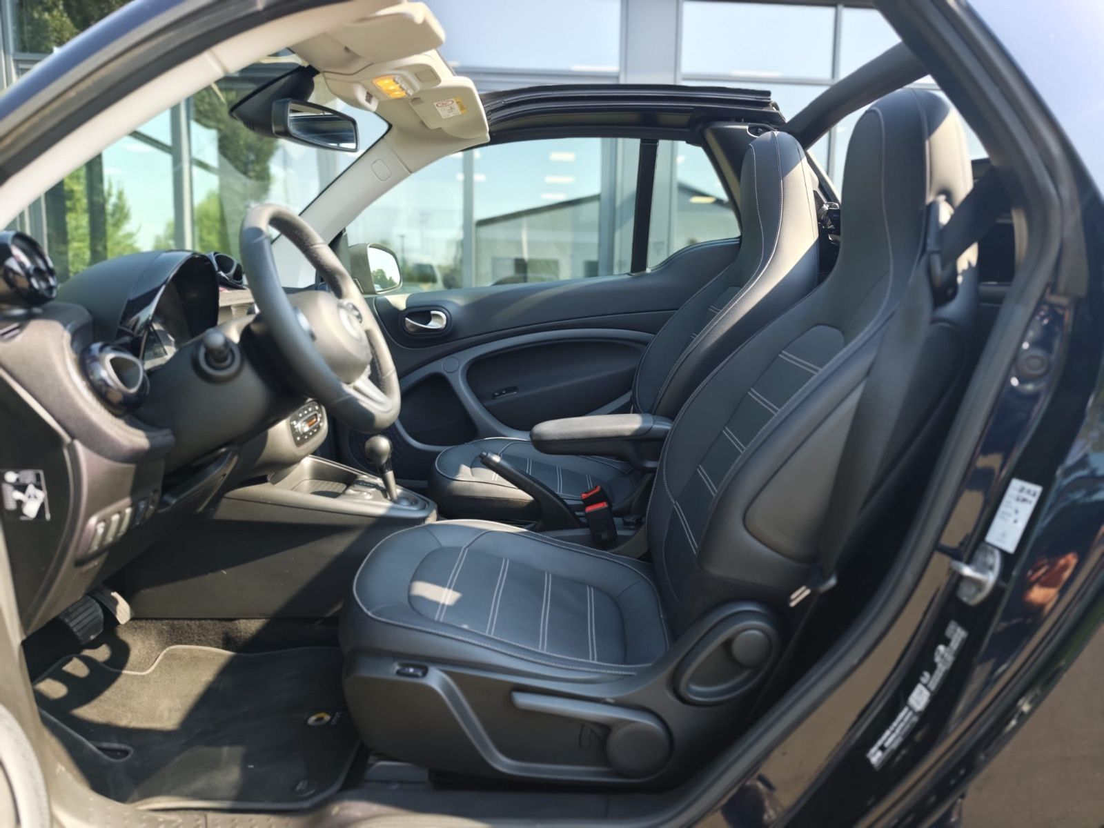 Fahrzeugabbildung Smart FORTWO CABRIO EQ*PRIME*LEDER*KAMERA*2.HD*MOPF*