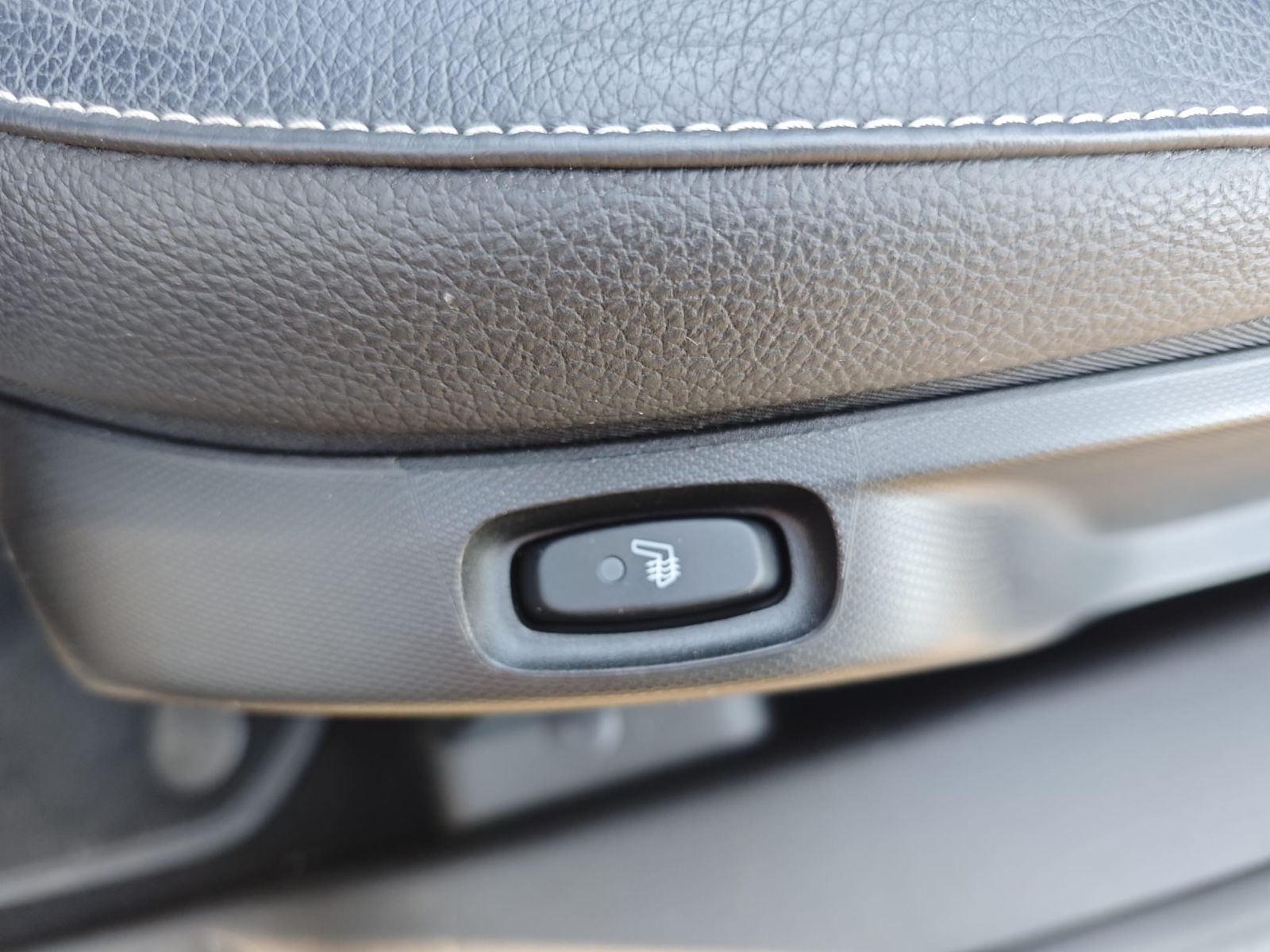 Fahrzeugabbildung Smart FORTWO CABRIO EQ*PRIME*LEDER*KAMERA*2.HD*MOPF*