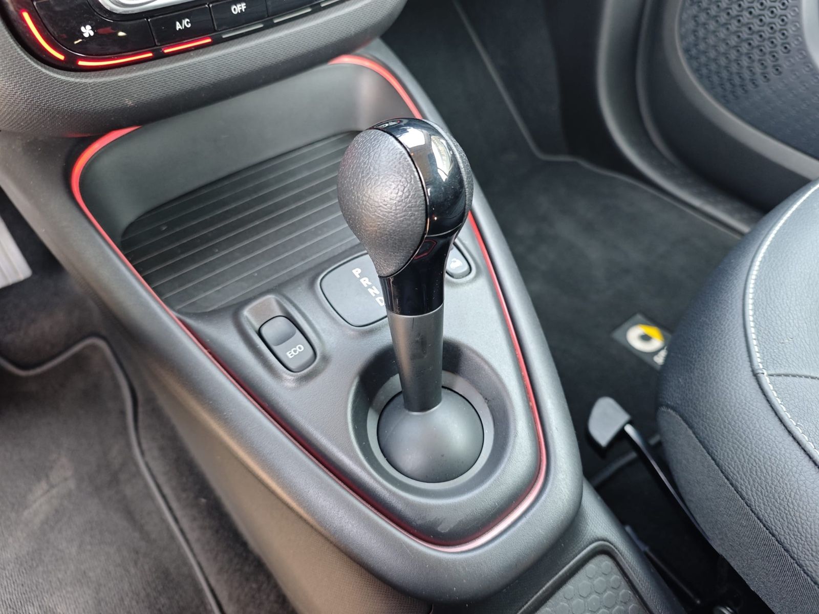 Fahrzeugabbildung Smart FORTWO CABRIO EQ*PRIME*LEDER*KAMERA*2.HD*MOPF*