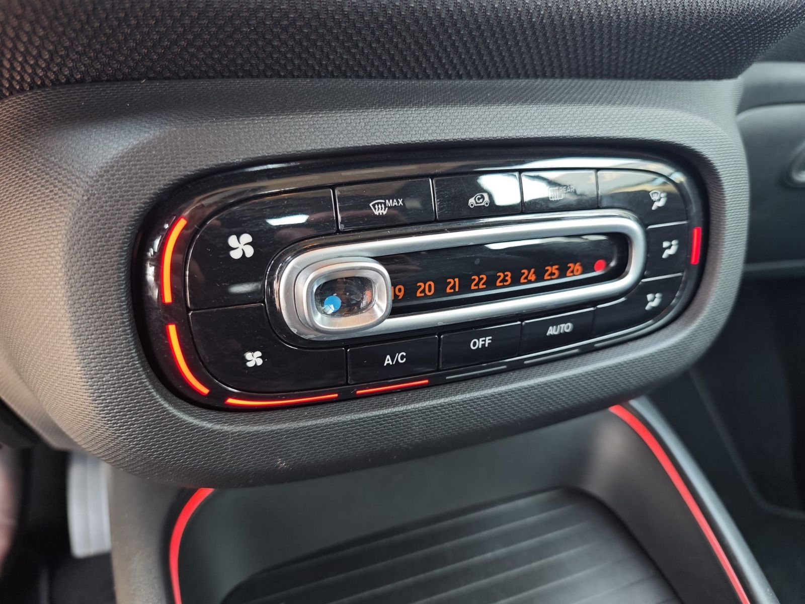 Fahrzeugabbildung Smart FORTWO CABRIO EQ*PRIME*LEDER*KAMERA*2.HD*MOPF*