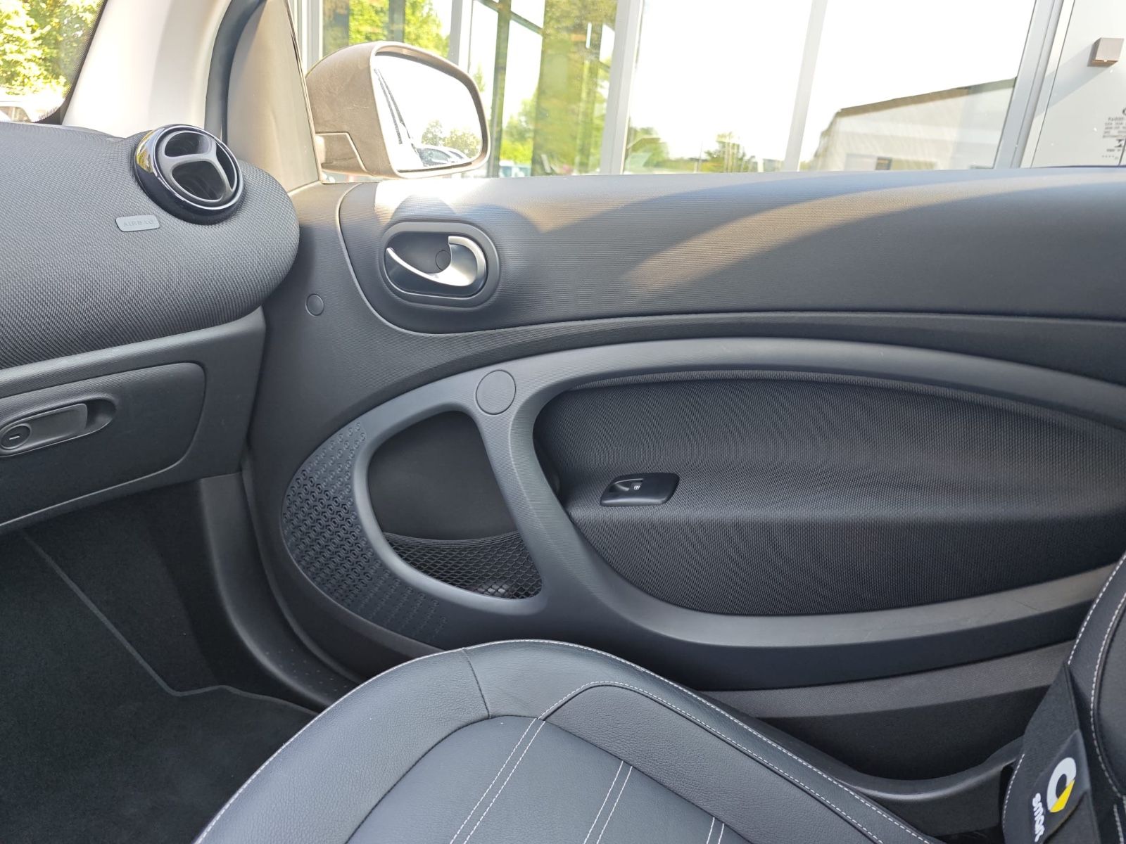 Fahrzeugabbildung Smart FORTWO CABRIO EQ*PRIME*LEDER*KAMERA*2.HD*MOPF*