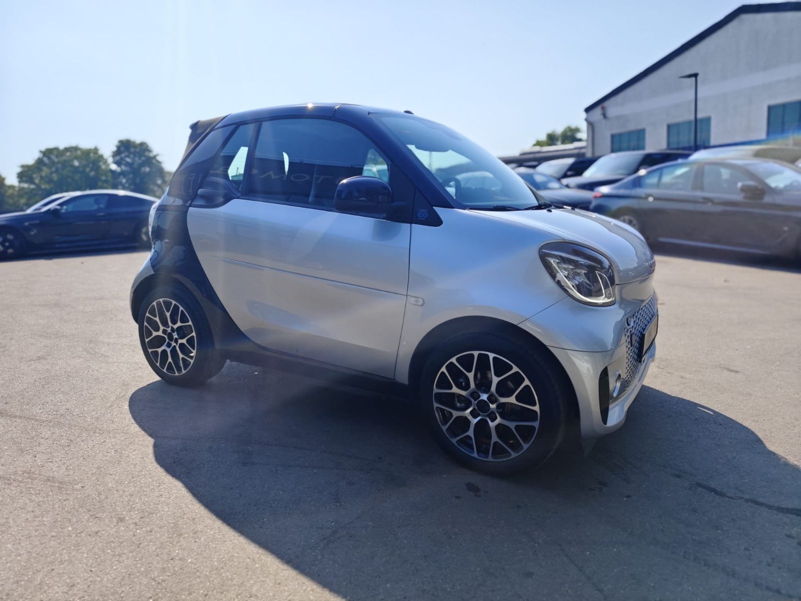 Fahrzeugabbildung Smart FORTWO CABRIO EQ*PRIME*LEDER*KAMERA*2.HD*MOPF*