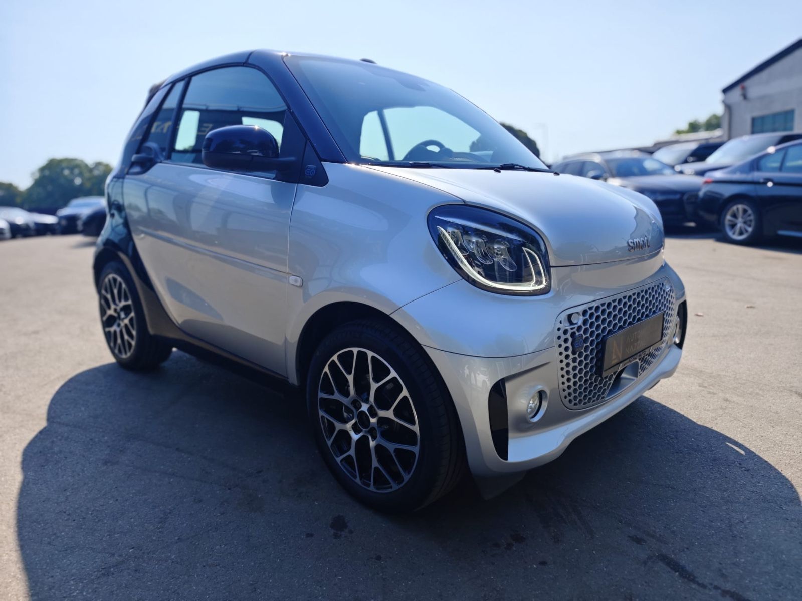 Fahrzeugabbildung Smart FORTWO CABRIO EQ*PRIME*LEDER*KAMERA*2.HD*MOPF*