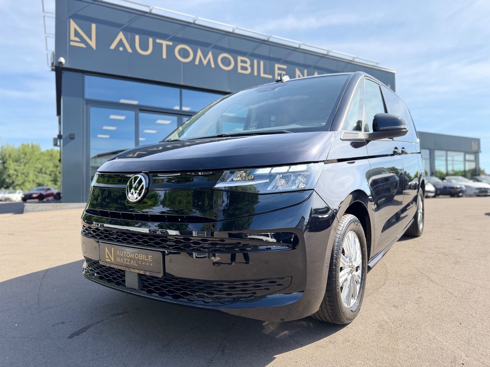 Fahrzeugabbildung Volkswagen T7 MULTIVAN*AUT*NAVI*2xSCHIEBETÜRE*KAM*7.SITZE*