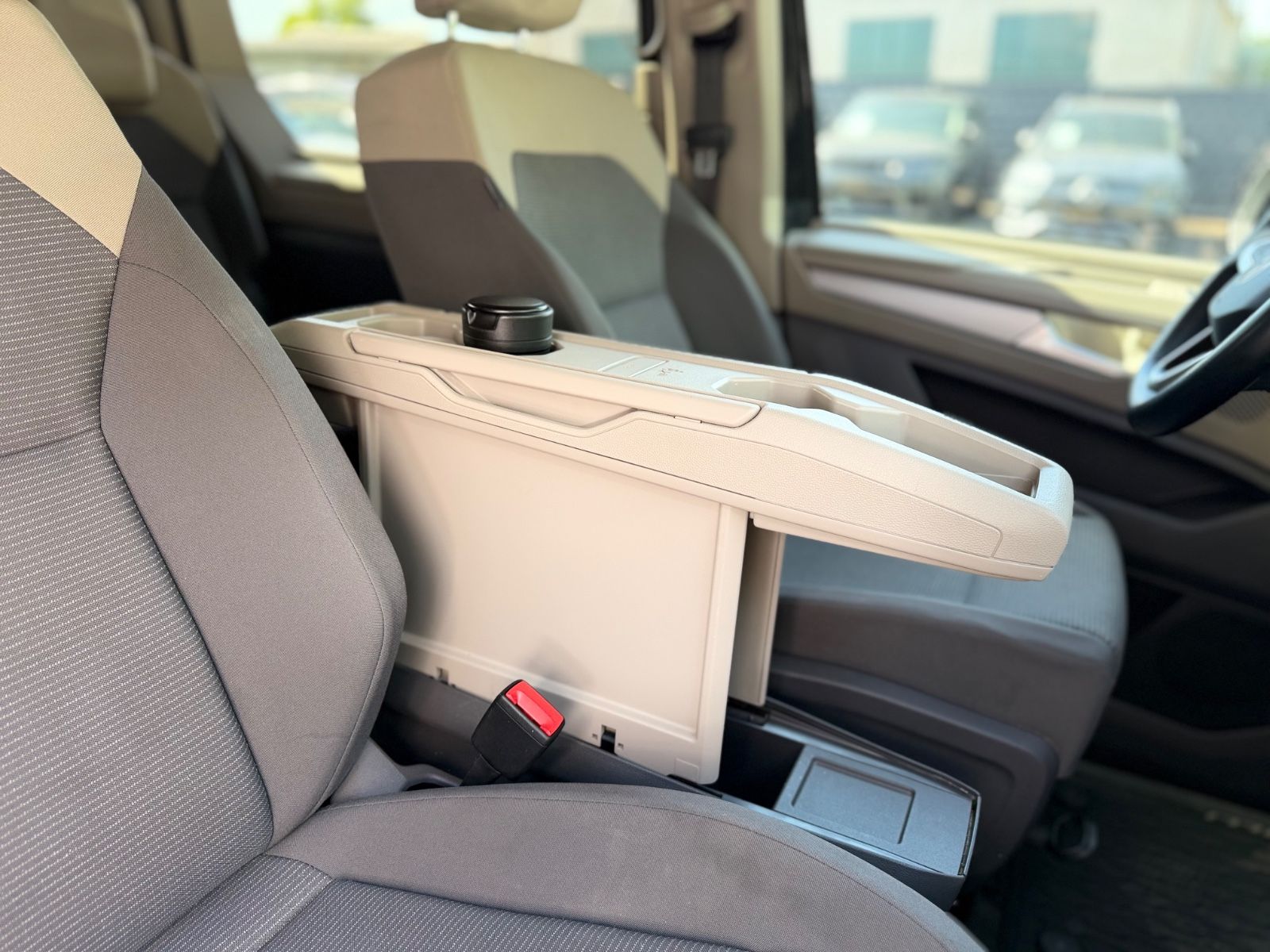 Fahrzeugabbildung Volkswagen T7 MULTIVAN*AUT*NAVI*2xSCHIEBETÜRE*KAM*7.SITZE*