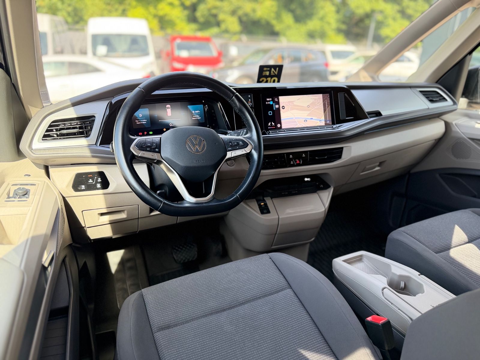 Fahrzeugabbildung Volkswagen T7 MULTIVAN*AUT*NAVI*2xSCHIEBETÜRE*KAM*7.SITZE*