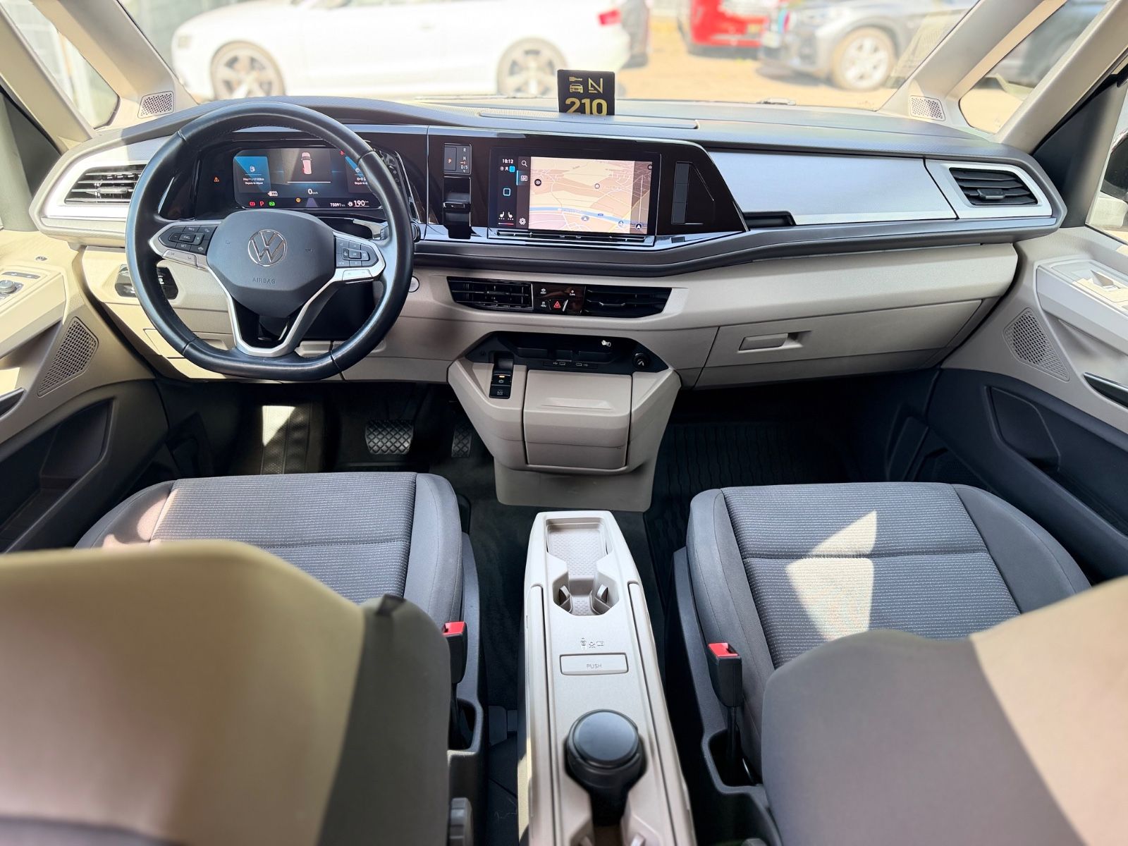 Fahrzeugabbildung Volkswagen T7 MULTIVAN*AUT*NAVI*2xSCHIEBETÜRE*KAM*7.SITZE*