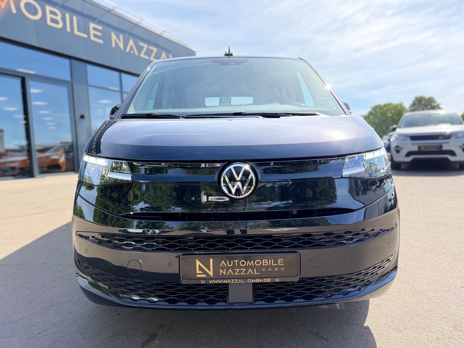 Fahrzeugabbildung Volkswagen T7 MULTIVAN*AUT*NAVI*2xSCHIEBETÜRE*KAM*7.SITZE*