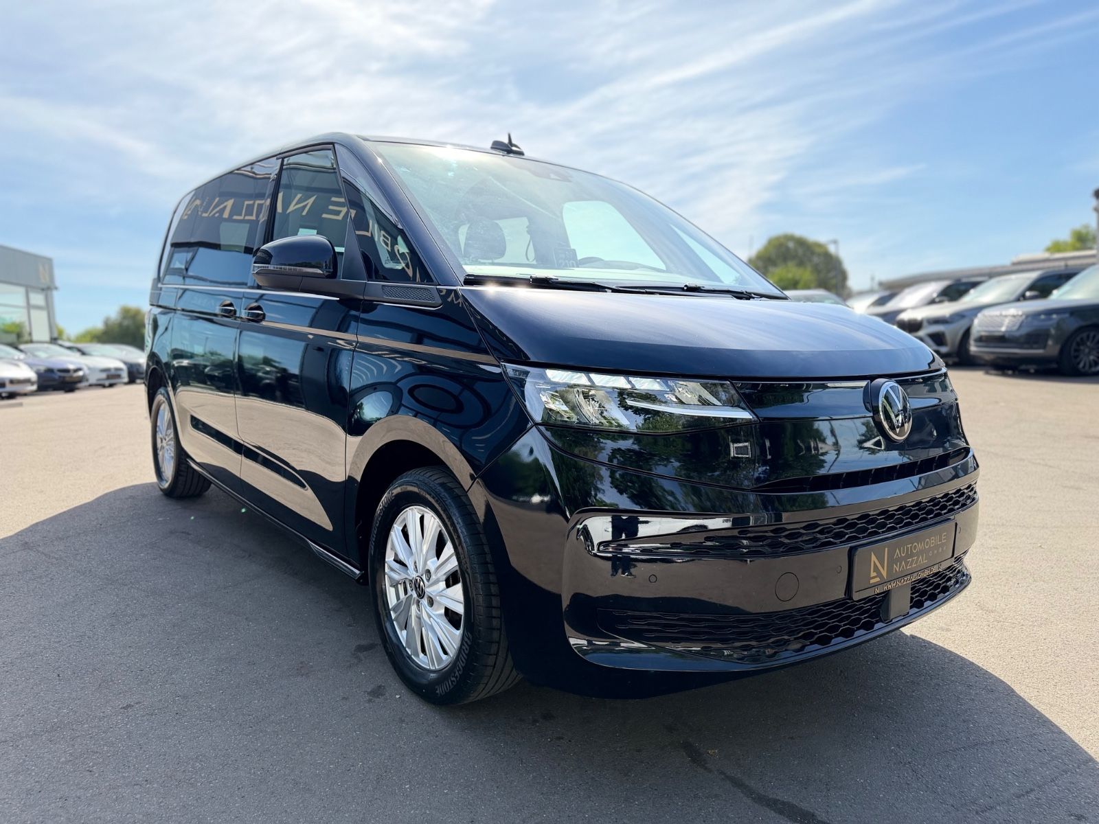 Fahrzeugabbildung Volkswagen T7 MULTIVAN*AUT*NAVI*2xSCHIEBETÜRE*KAM*7.SITZE*