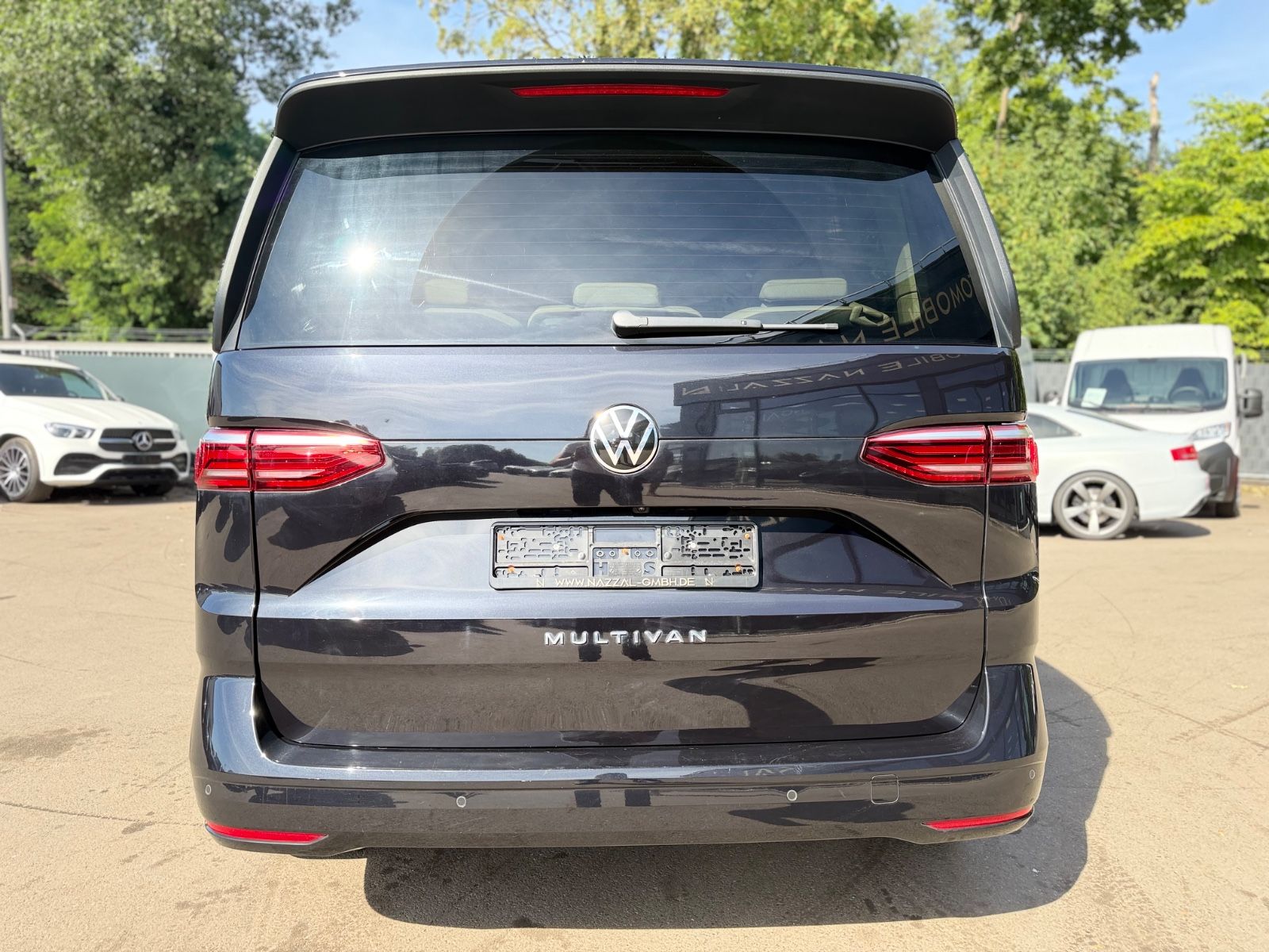 Fahrzeugabbildung Volkswagen T7 MULTIVAN*AUT*NAVI*2xSCHIEBETÜRE*KAM*7.SITZE*