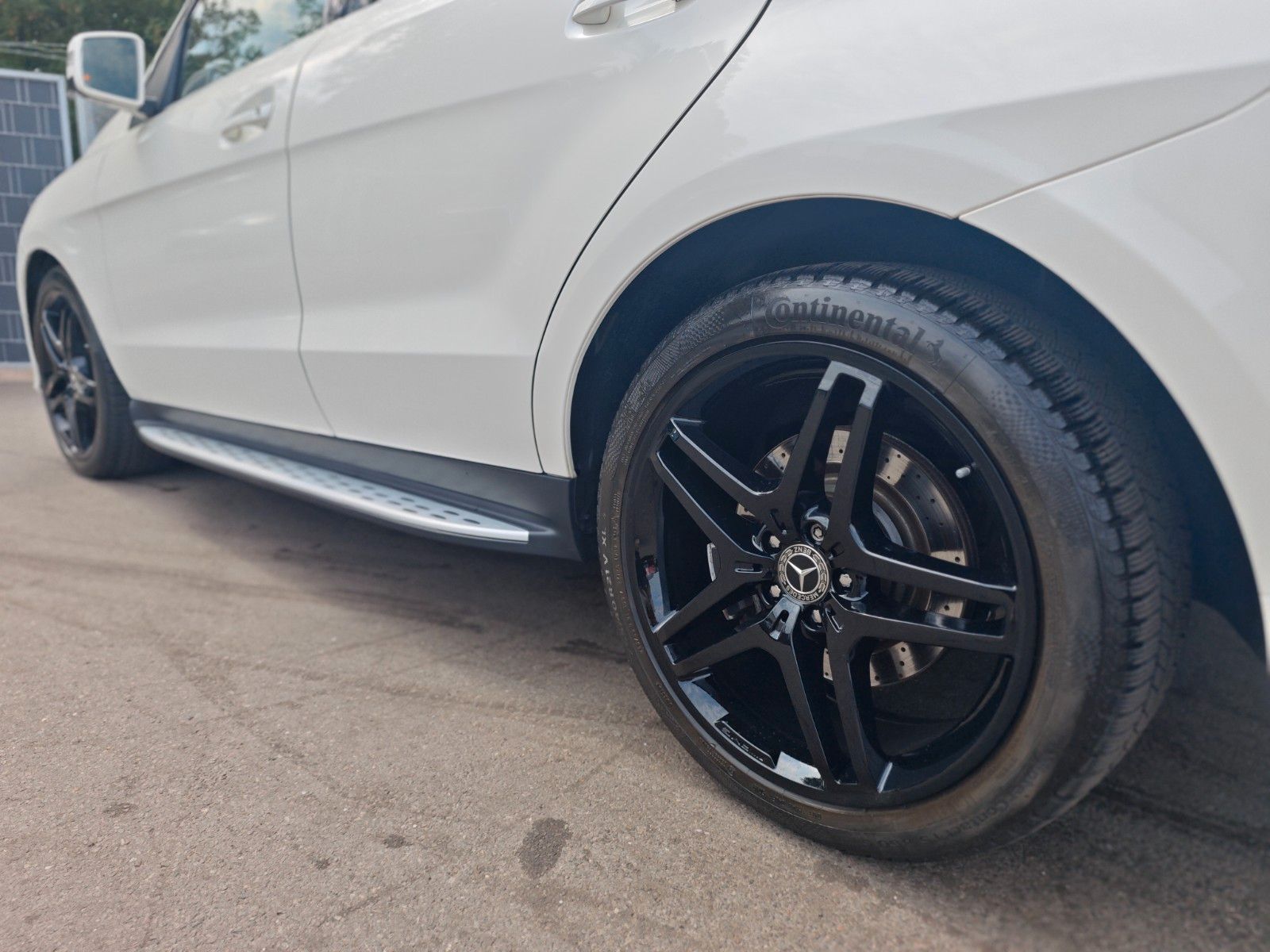 Fahrzeugabbildung Mercedes-Benz GLE 500 4M*AMG-LINE*PANO*H&K*SOFTCLOSE*AIRMATIC*