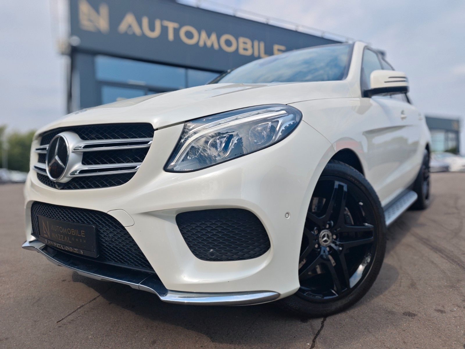 Fahrzeugabbildung Mercedes-Benz GLE 500 4M*AMG-LINE*PANO*H&K*SOFTCLOSE*AIRMATIC*