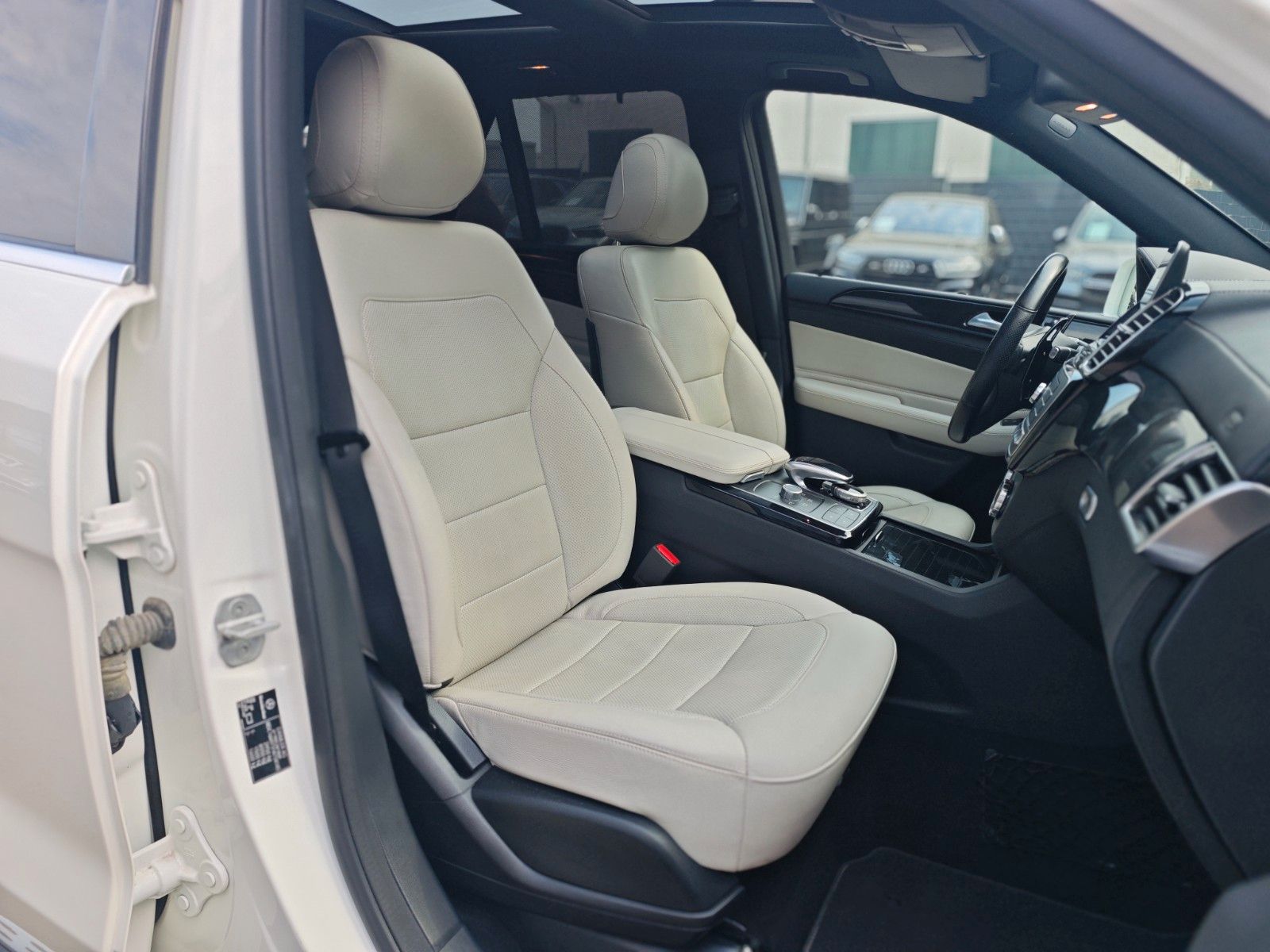 Fahrzeugabbildung Mercedes-Benz GLE 500 4M*AMG-LINE*PANO*H&K*SOFTCLOSE*AIRMATIC*