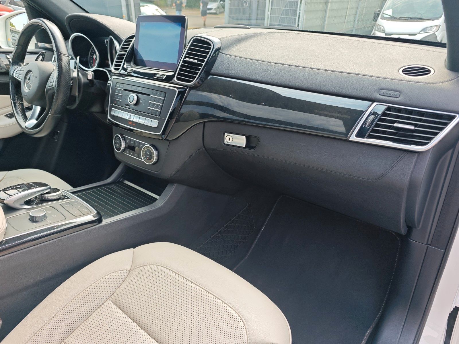 Fahrzeugabbildung Mercedes-Benz GLE 500 4M*AMG-LINE*PANO*H&K*SOFTCLOSE*AIRMATIC*