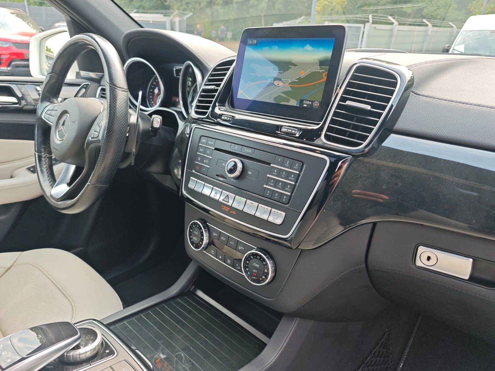 Fahrzeugabbildung Mercedes-Benz GLE 500 4M*AMG-LINE*PANO*H&K*SOFTCLOSE*AIRMATIC*