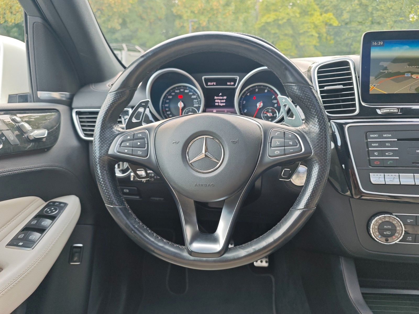 Fahrzeugabbildung Mercedes-Benz GLE 500 4M*AMG-LINE*PANO*H&K*SOFTCLOSE*AIRMATIC*