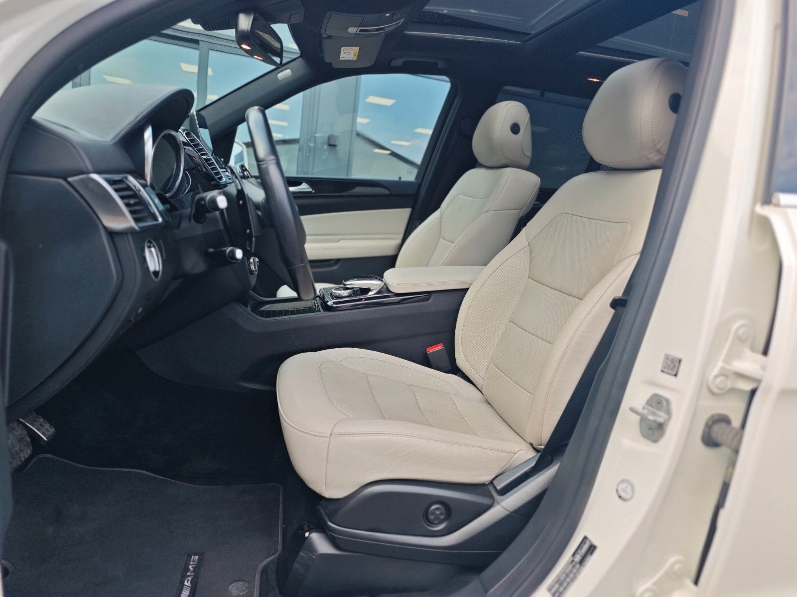 Fahrzeugabbildung Mercedes-Benz GLE 500 4M*AMG-LINE*PANO*H&K*SOFTCLOSE*AIRMATIC*
