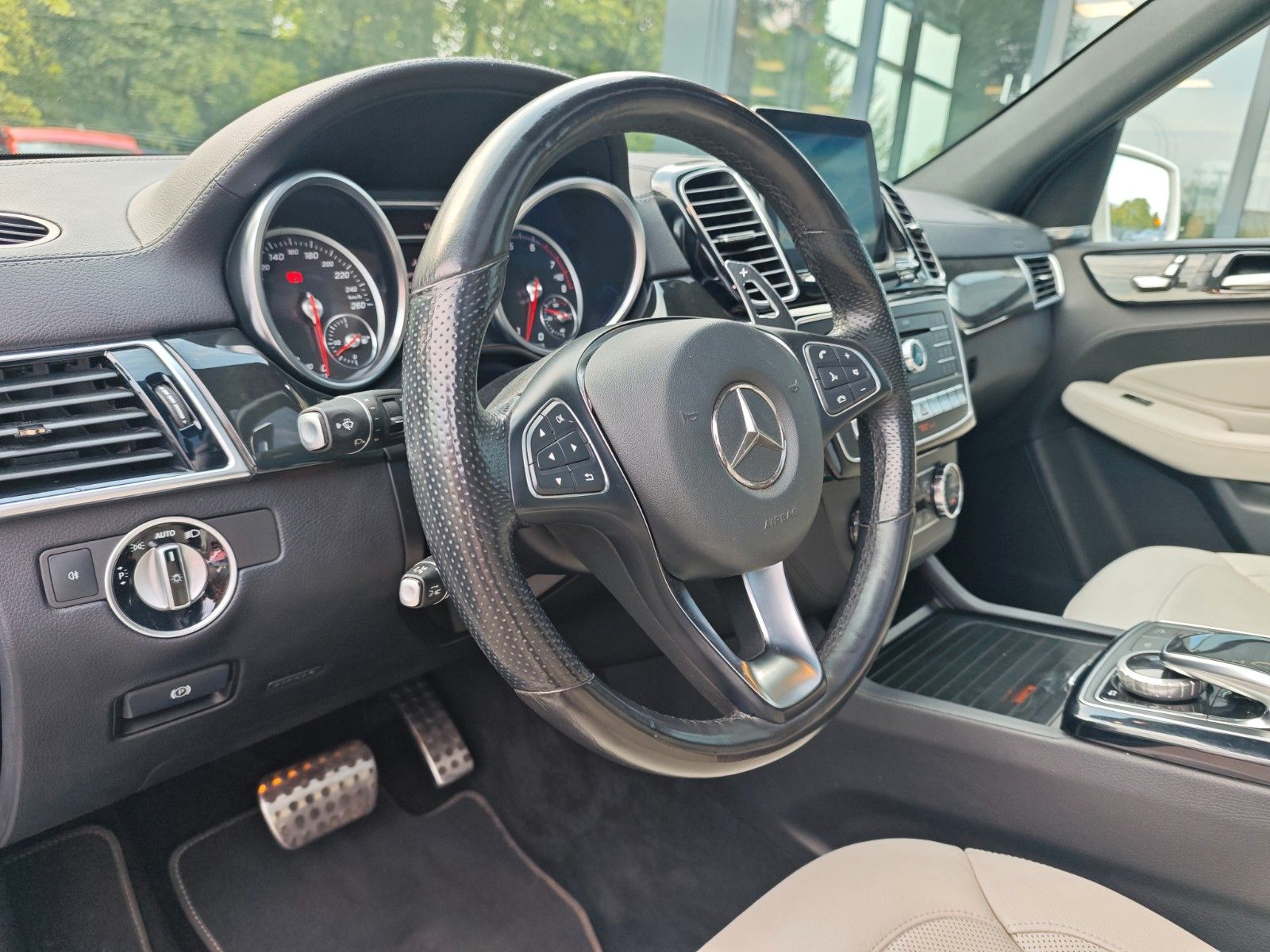 Fahrzeugabbildung Mercedes-Benz GLE 500 4M*AMG-LINE*PANO*H&K*SOFTCLOSE*AIRMATIC*