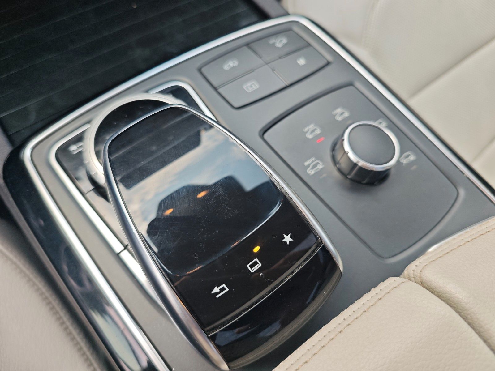 Fahrzeugabbildung Mercedes-Benz GLE 500 4M*AMG-LINE*PANO*H&K*SOFTCLOSE*AIRMATIC*