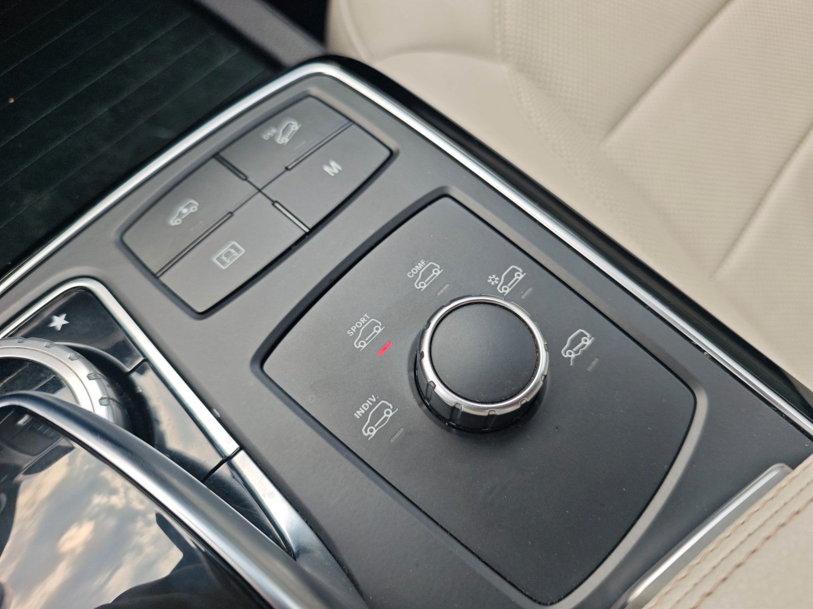 Fahrzeugabbildung Mercedes-Benz GLE 500 4M*AMG-LINE*PANO*H&K*SOFTCLOSE*AIRMATIC*
