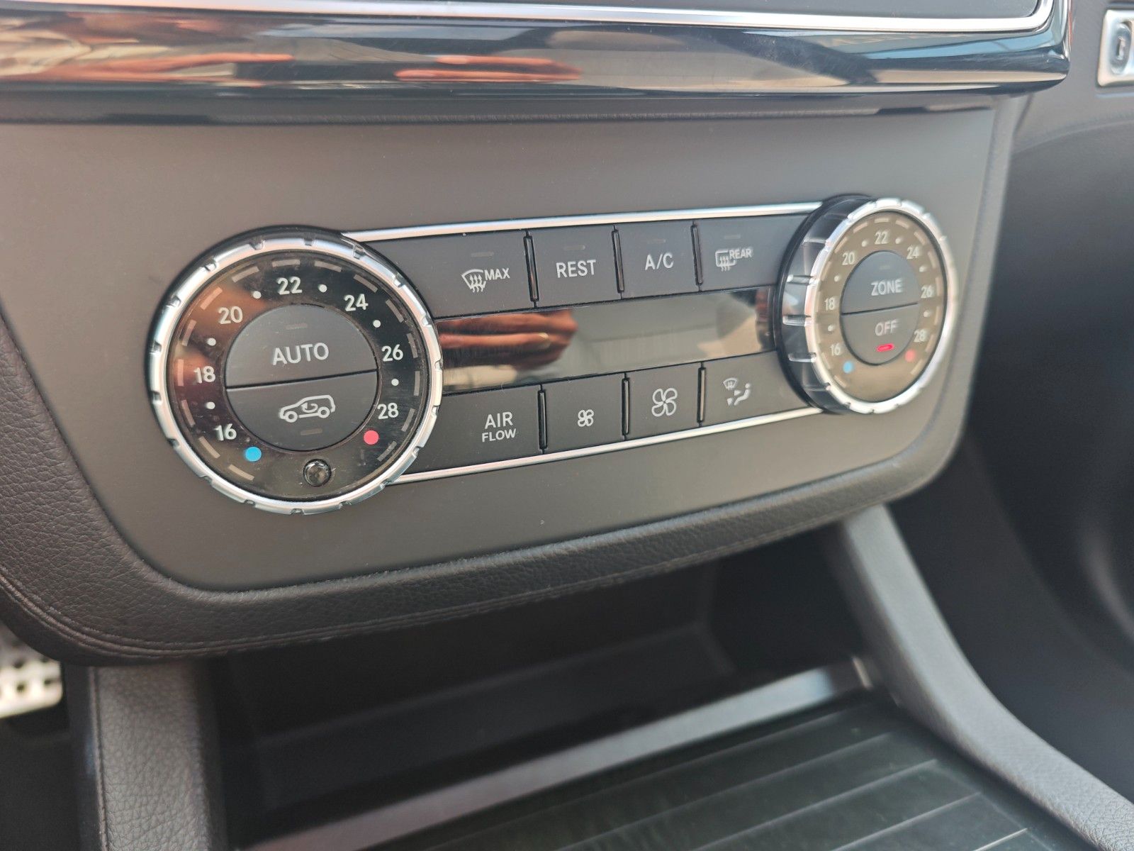 Fahrzeugabbildung Mercedes-Benz GLE 500 4M*AMG-LINE*PANO*H&K*SOFTCLOSE*AIRMATIC*