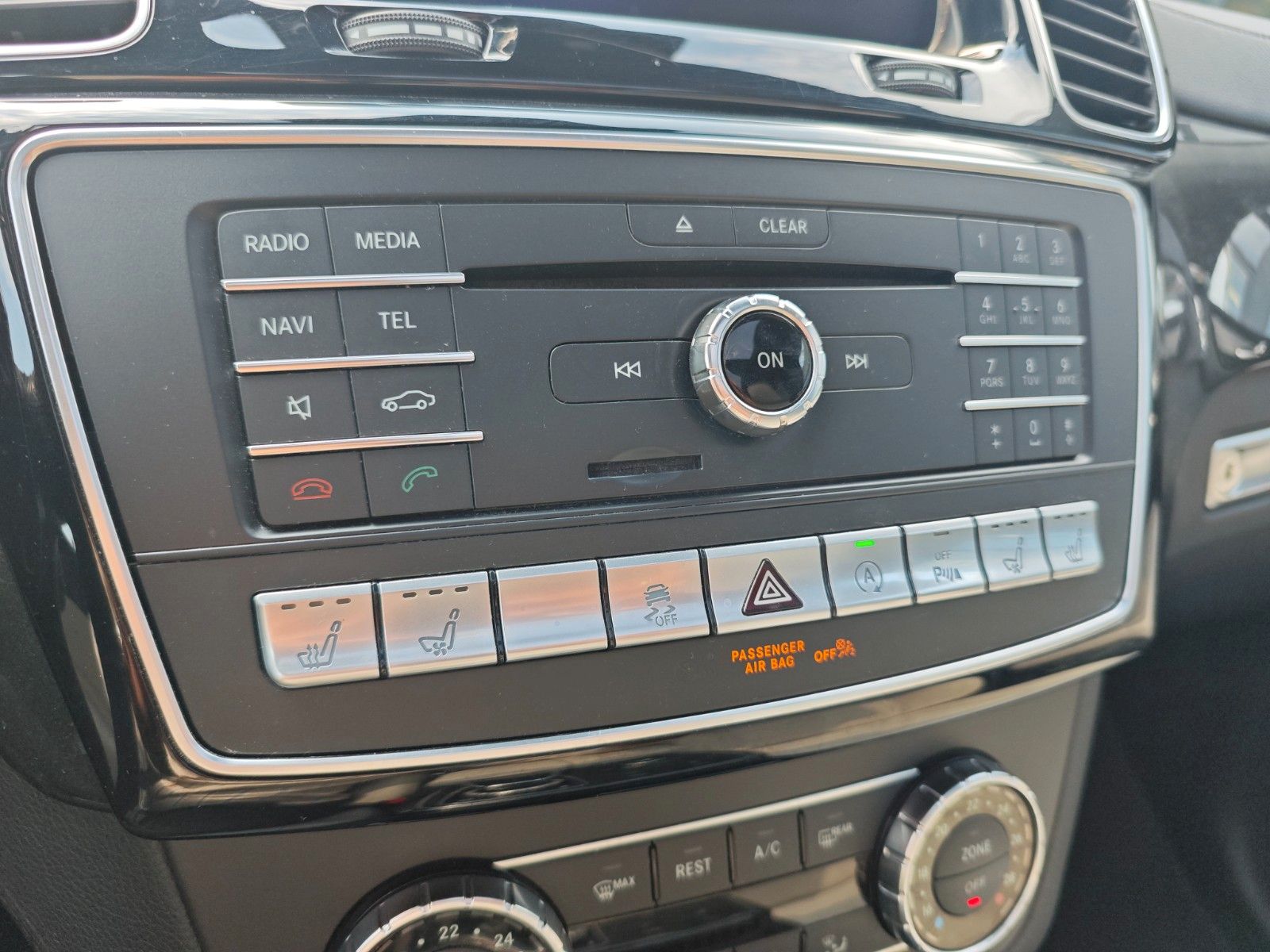 Fahrzeugabbildung Mercedes-Benz GLE 500 4M*AMG-LINE*PANO*H&K*SOFTCLOSE*AIRMATIC*
