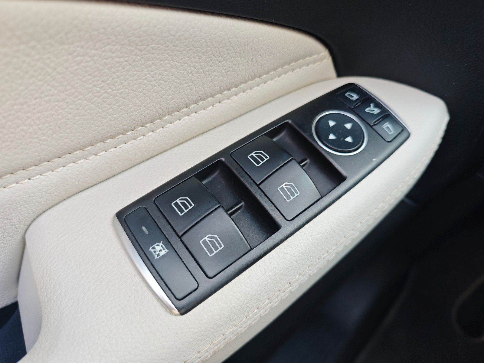 Fahrzeugabbildung Mercedes-Benz GLE 500 4M*AMG-LINE*PANO*H&K*SOFTCLOSE*AIRMATIC*