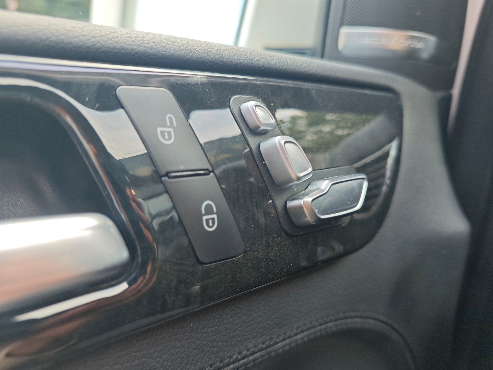 Fahrzeugabbildung Mercedes-Benz GLE 500 4M*AMG-LINE*PANO*H&K*SOFTCLOSE*AIRMATIC*