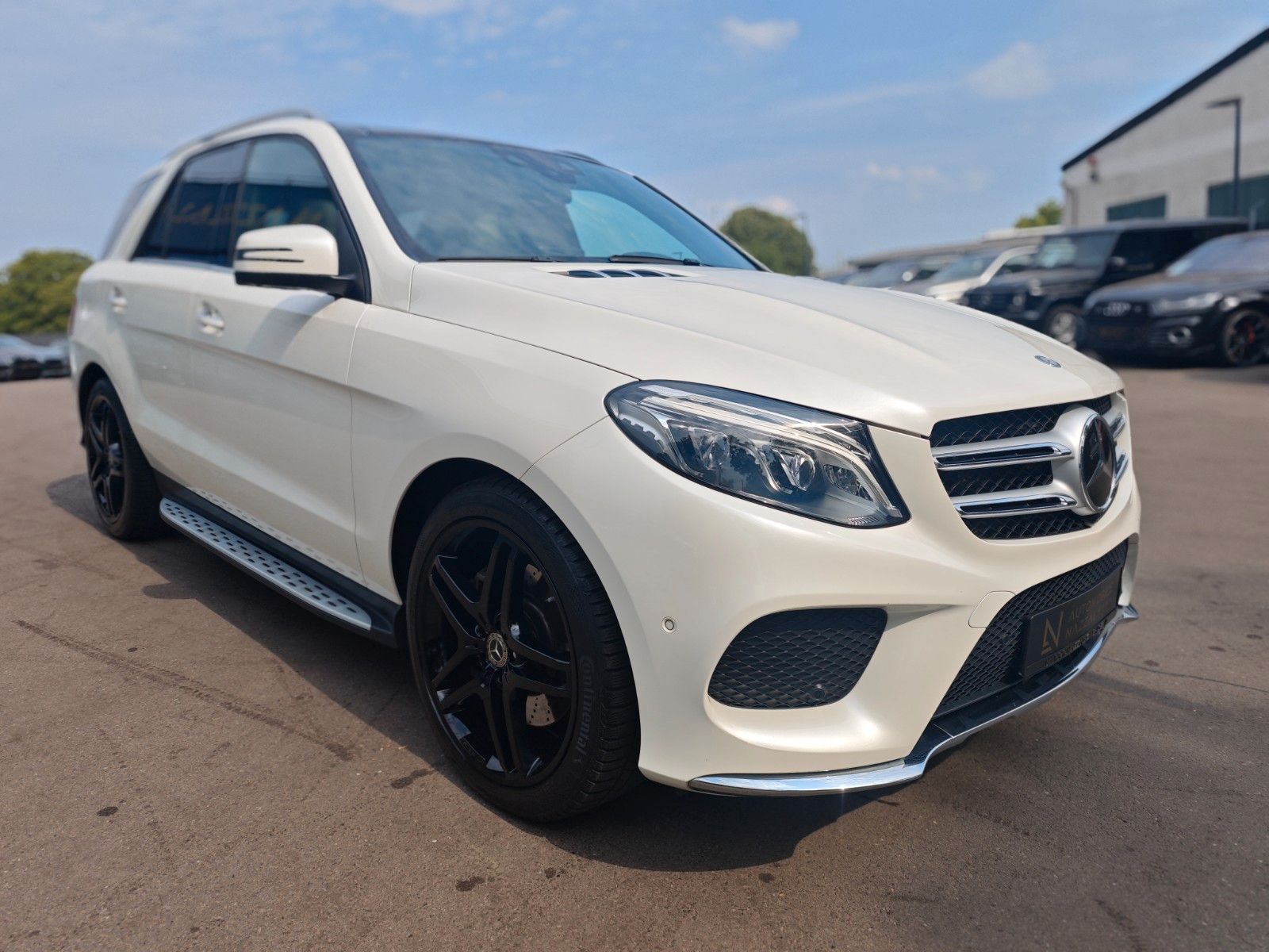 Fahrzeugabbildung Mercedes-Benz GLE 500 4M*AMG-LINE*PANO*H&K*SOFTCLOSE*AIRMATIC*