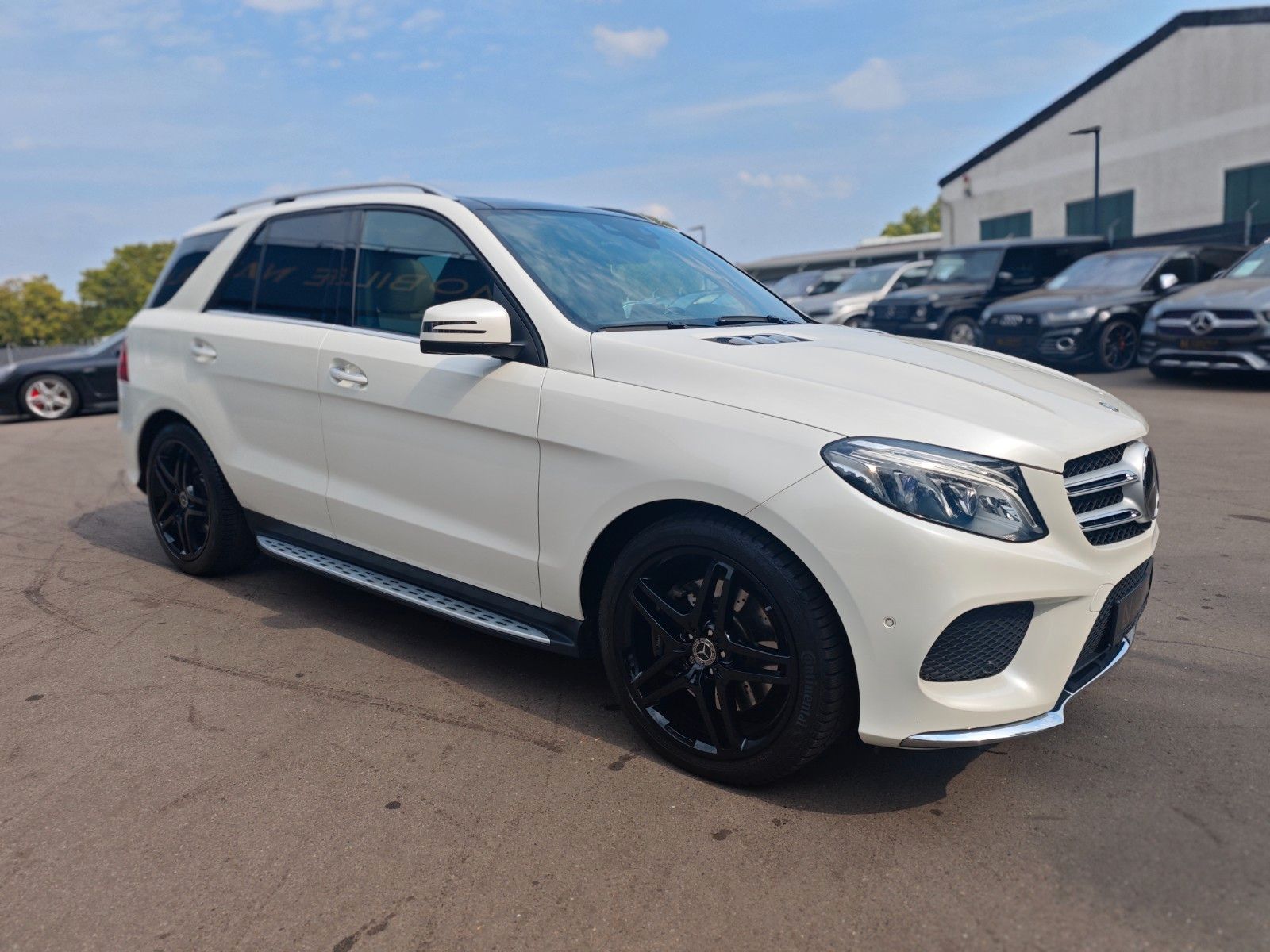 Fahrzeugabbildung Mercedes-Benz GLE 500 4M*AMG-LINE*PANO*H&K*SOFTCLOSE*AIRMATIC*
