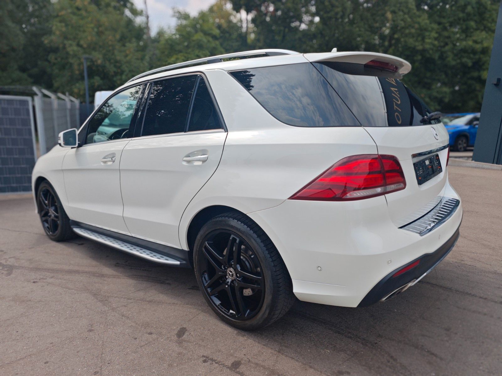 Fahrzeugabbildung Mercedes-Benz GLE 500 4M*AMG-LINE*PANO*H&K*SOFTCLOSE*AIRMATIC*