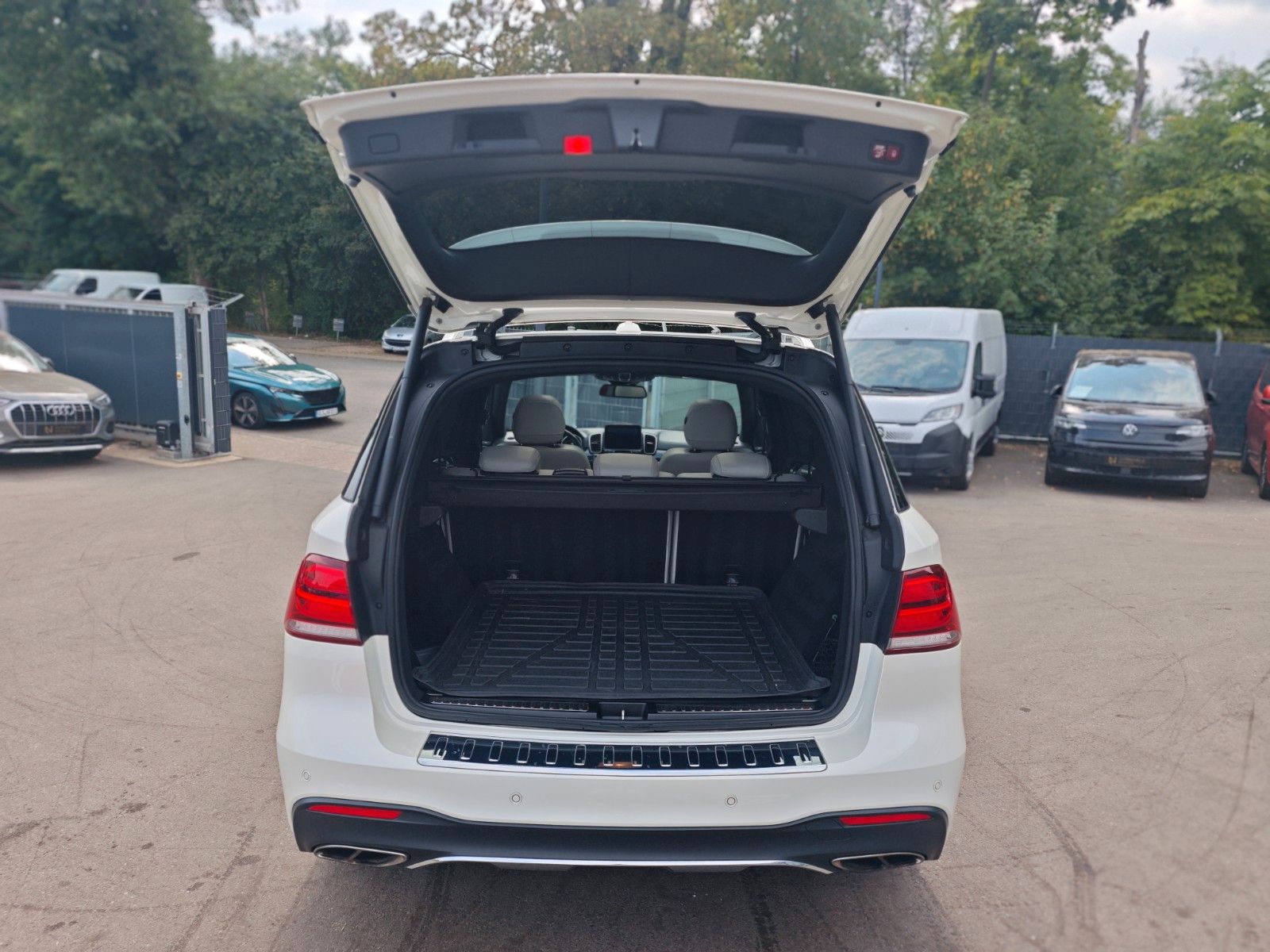Fahrzeugabbildung Mercedes-Benz GLE 500 4M*AMG-LINE*PANO*H&K*SOFTCLOSE*AIRMATIC*