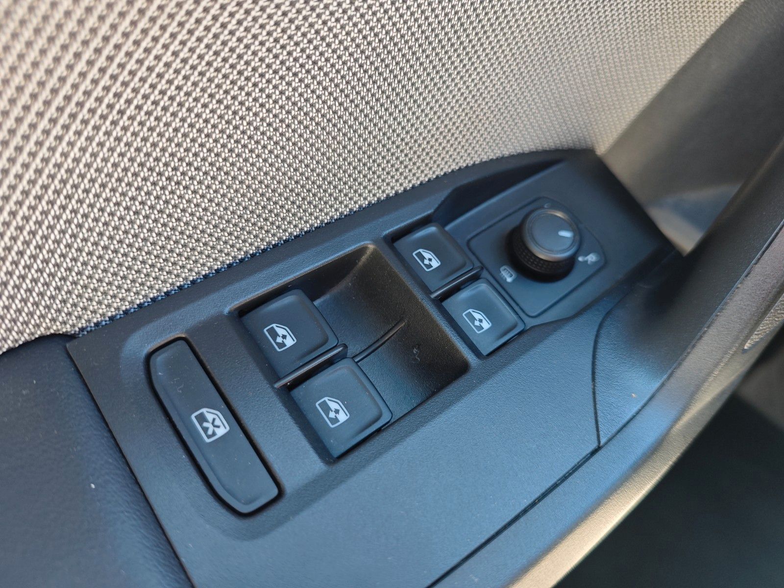 Fahrzeugabbildung SEAT LEON SPORTSTOURER STYLE *DSG*LED*NAVI*VIRTUAL*