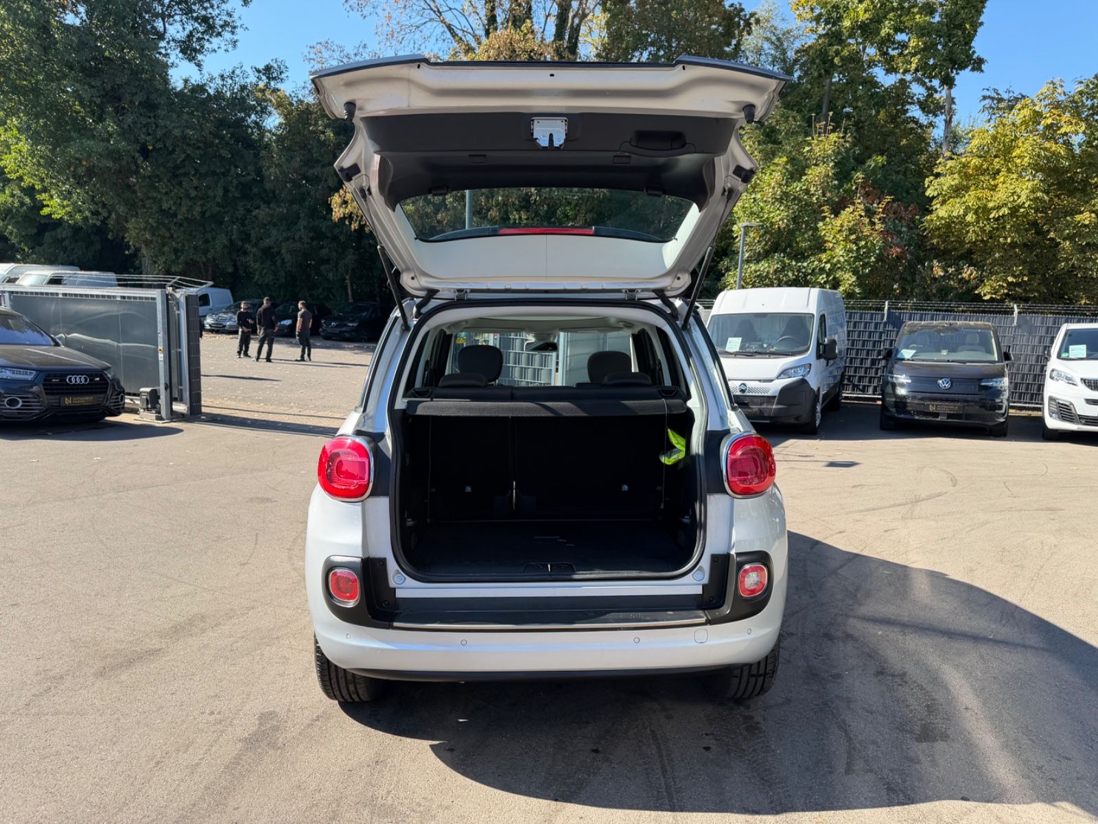 Fahrzeugabbildung Fiat 500L LOUNGE *NAVI*KAM*PANO*SHZ*ALU*TEILLEDER*