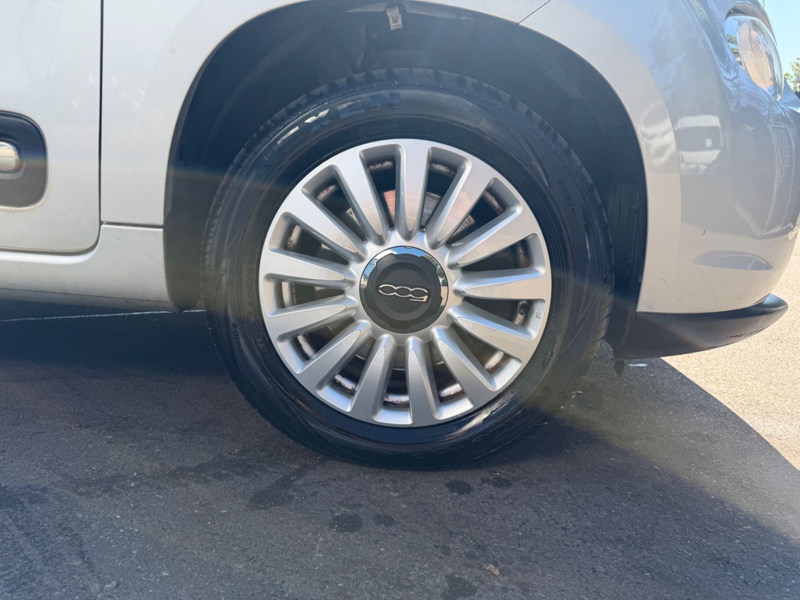 Fahrzeugabbildung Fiat 500L LOUNGE *NAVI*KAM*PANO*SHZ*ALU*TEILLEDER*
