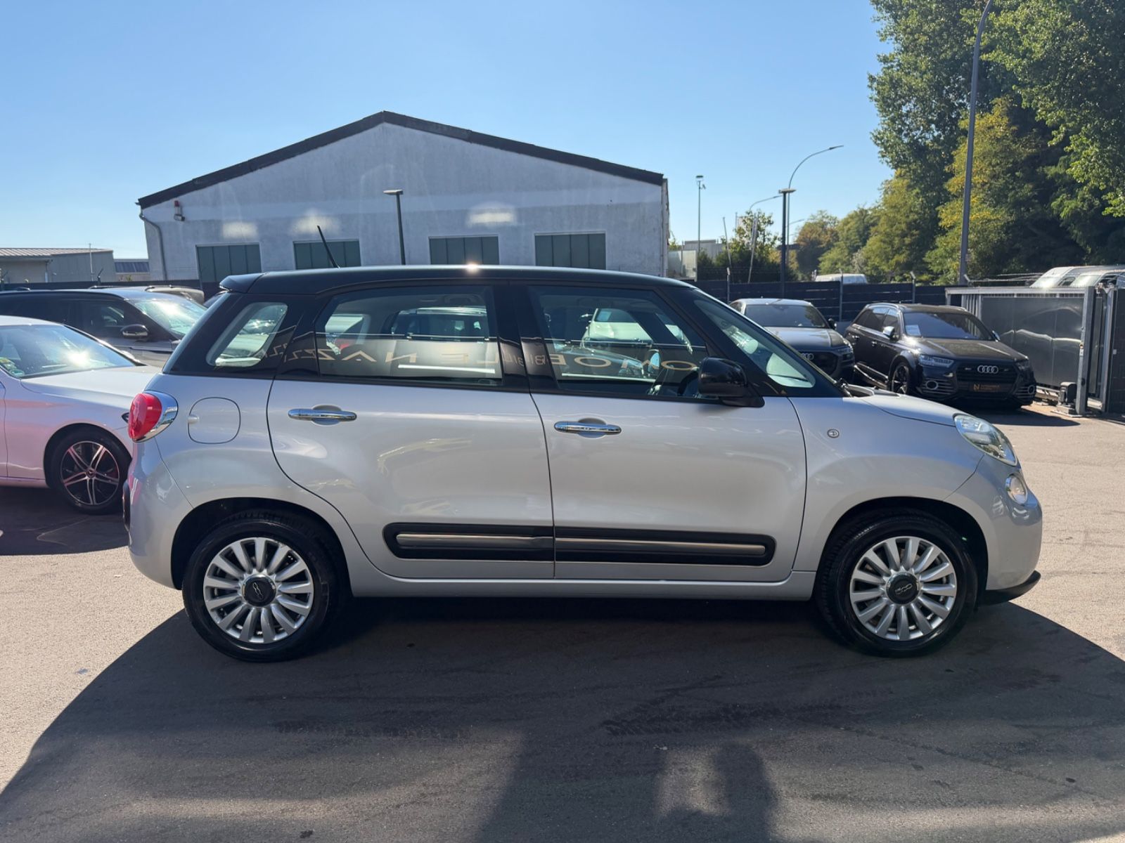 Fahrzeugabbildung Fiat 500L LOUNGE *NAVI*KAM*PANO*SHZ*ALU*TEILLEDER*