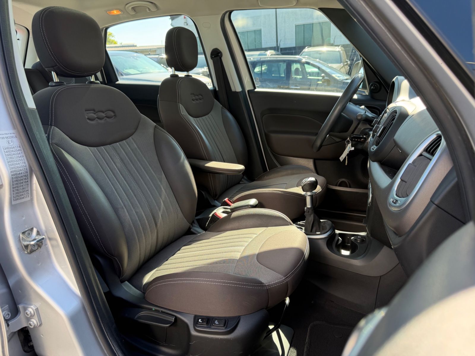 Fahrzeugabbildung Fiat 500L LOUNGE *NAVI*KAM*PANO*SHZ*ALU*TEILLEDER*