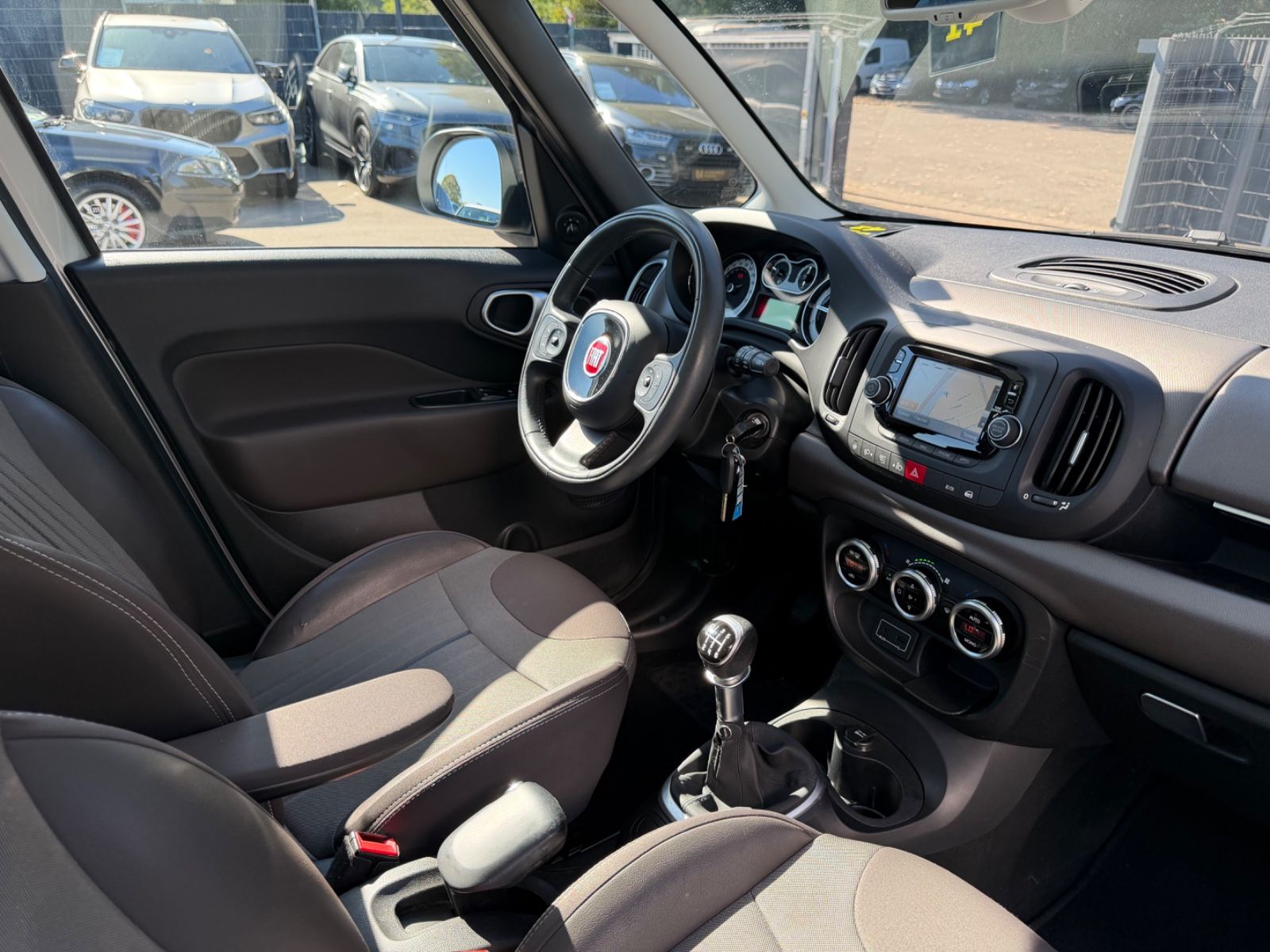Fahrzeugabbildung Fiat 500L LOUNGE *NAVI*KAM*PANO*SHZ*ALU*TEILLEDER*